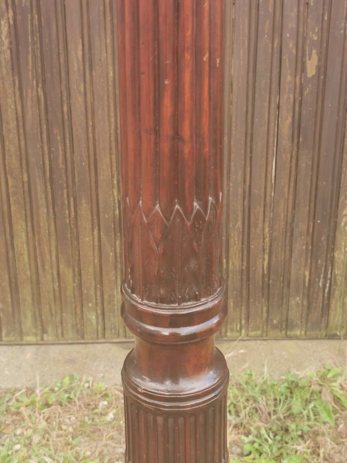 Lampadaire d'intérieur en bois acajou massif sculpté style anglais