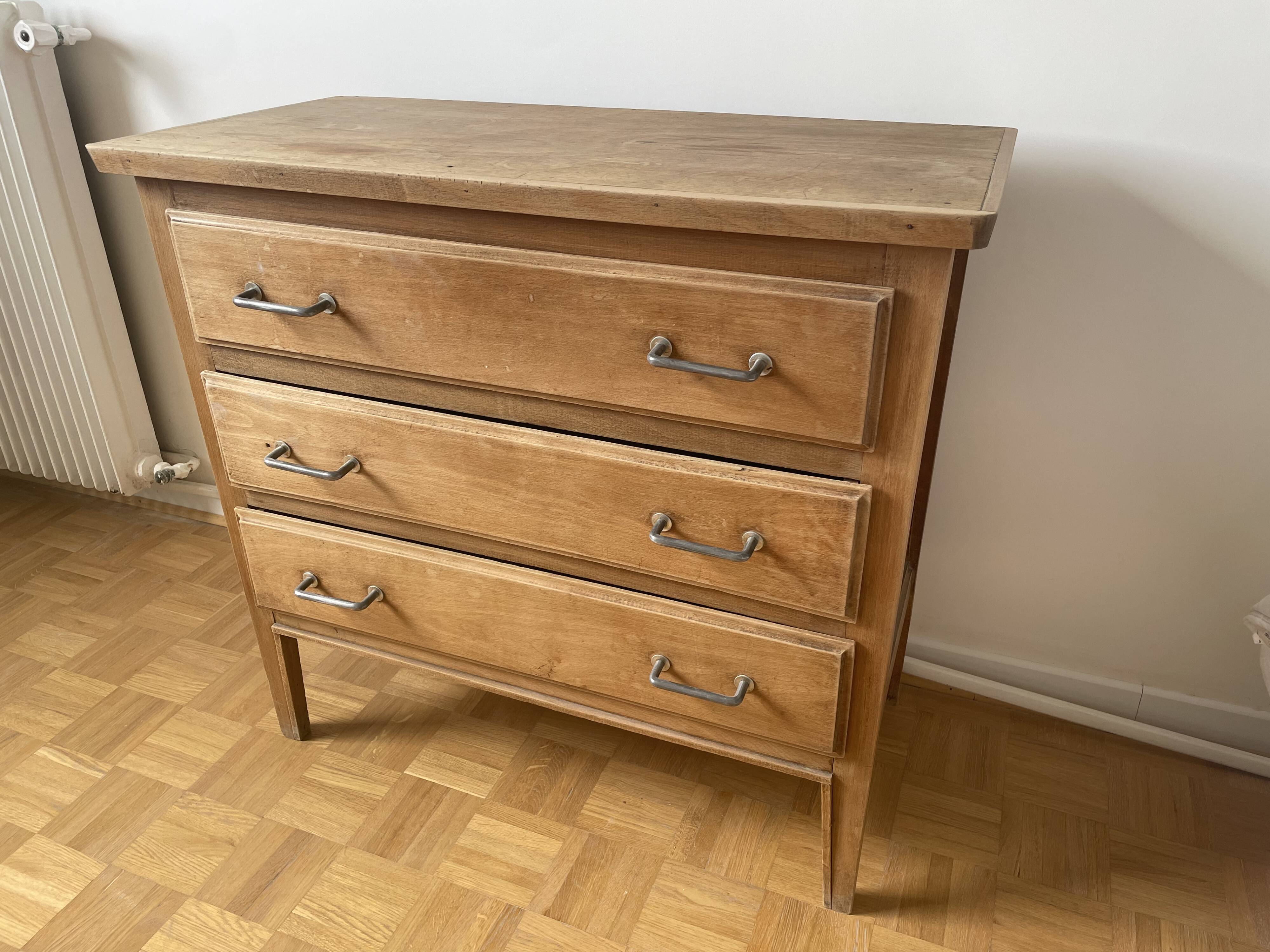 Natural wood chest of drawers