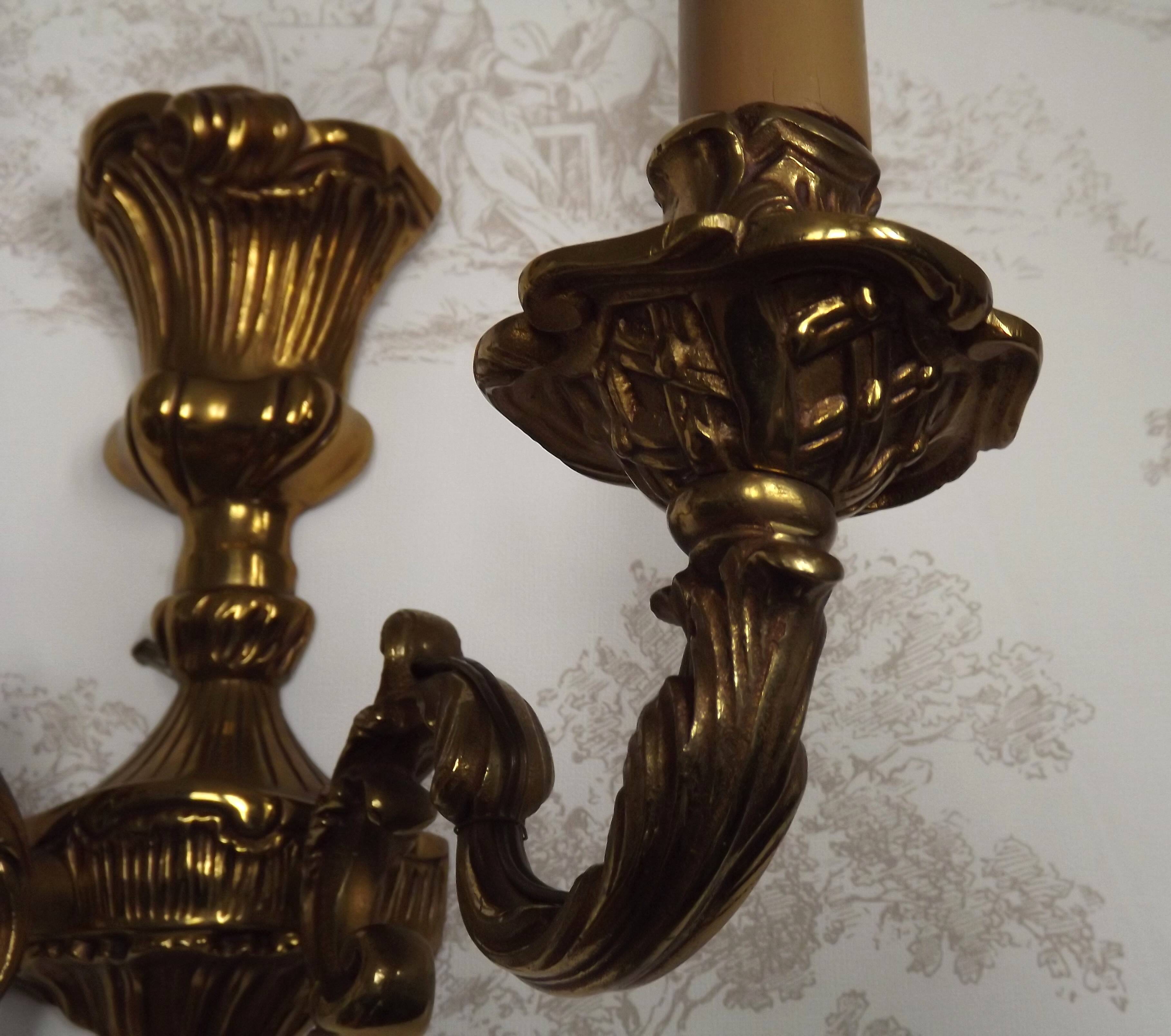 Pair of French baroque brass wall sconces with two branches, decorated with acanthus and wickerwork.