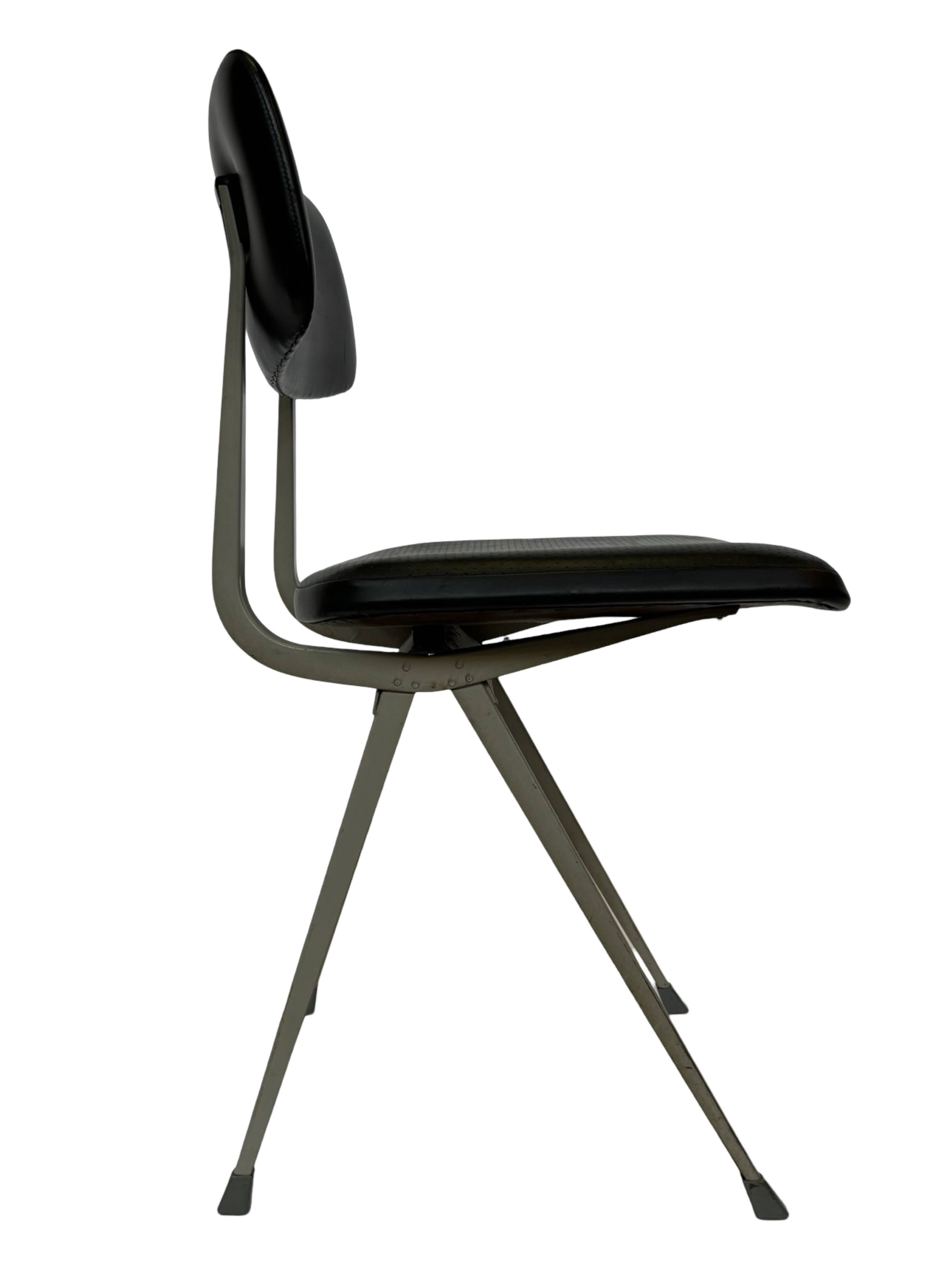 Friso Kramer Result Ahrend chair by Ahrend de Cirkel Dutch Design