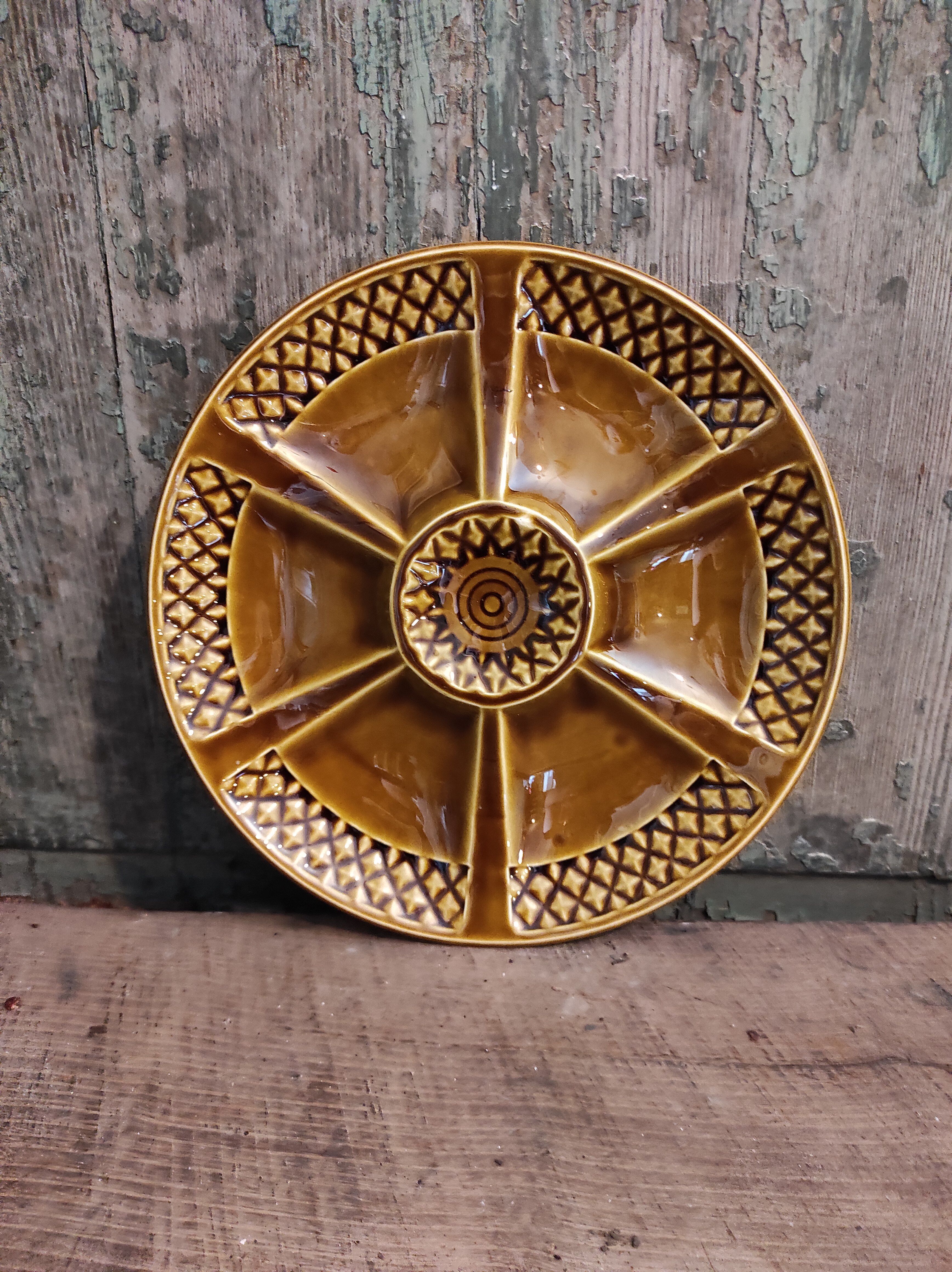 Art Deco French majolica oyster plate from Sarreguemines