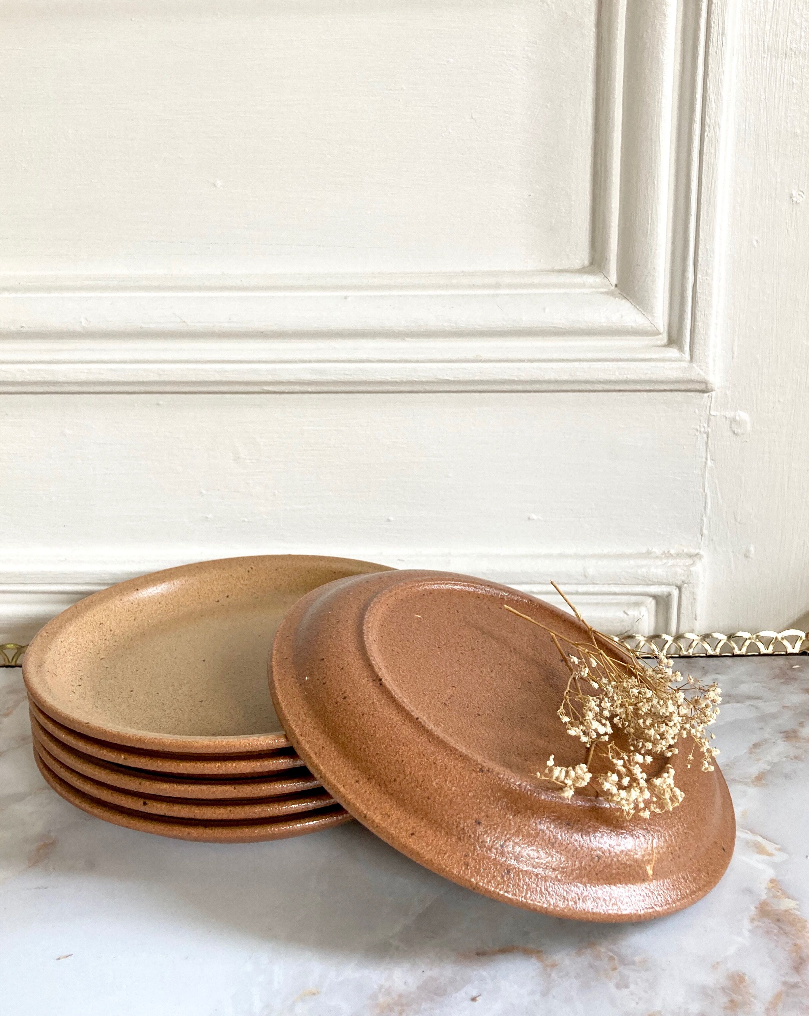 6 dessert plates made of sandstone