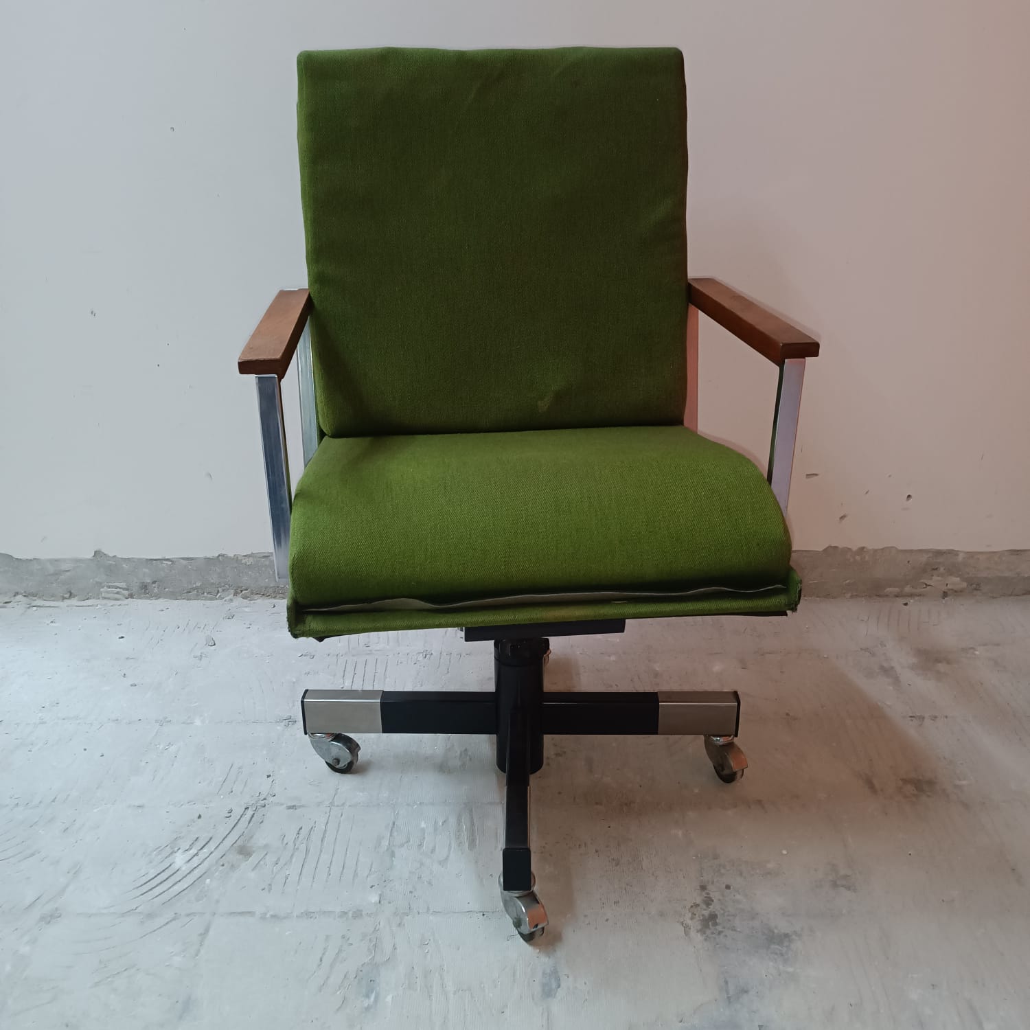 Scandinavian office chair