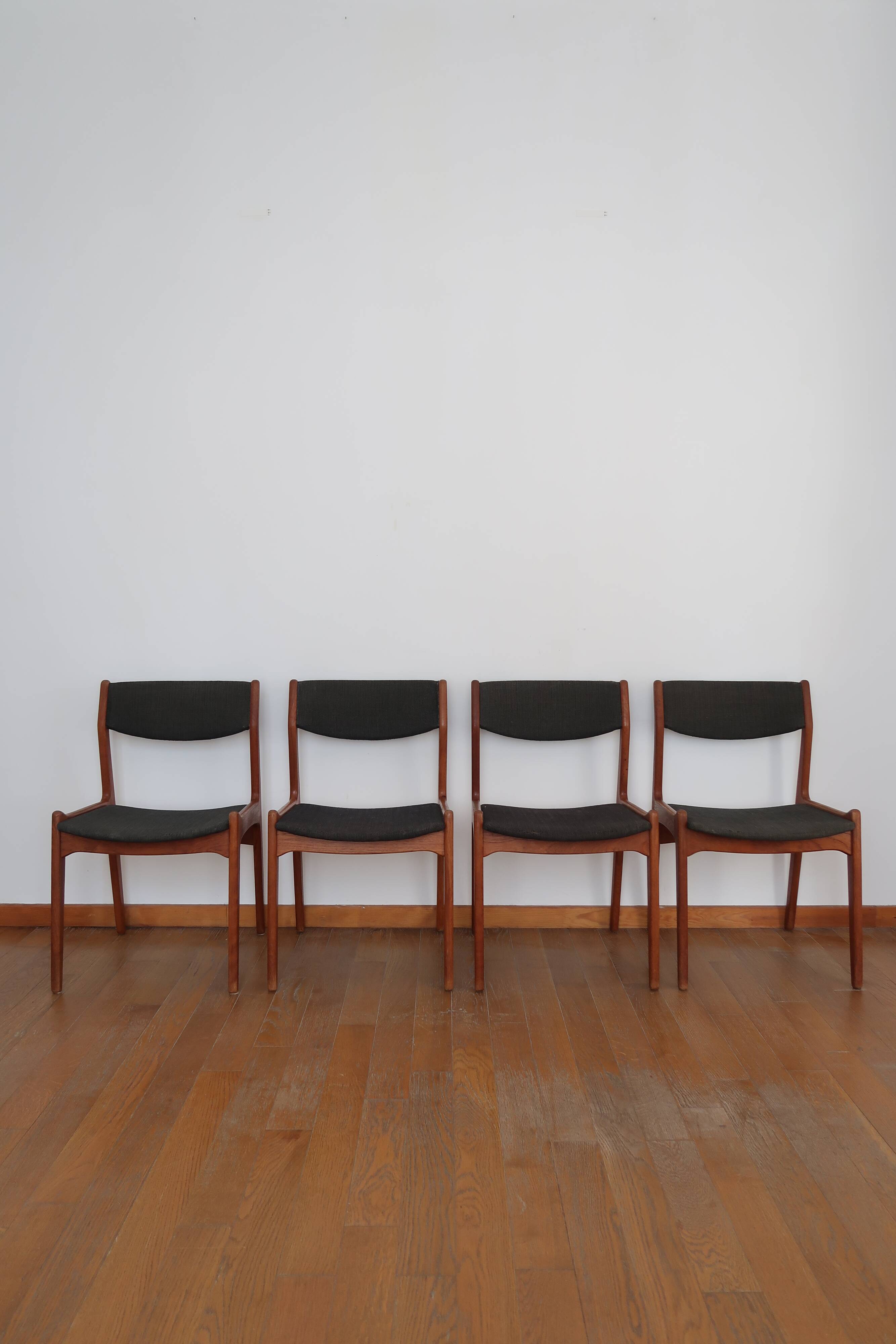 4 chaises vertes danoises estampillées