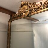 Large antique mirror with flagship shell in wood and gilded stucco