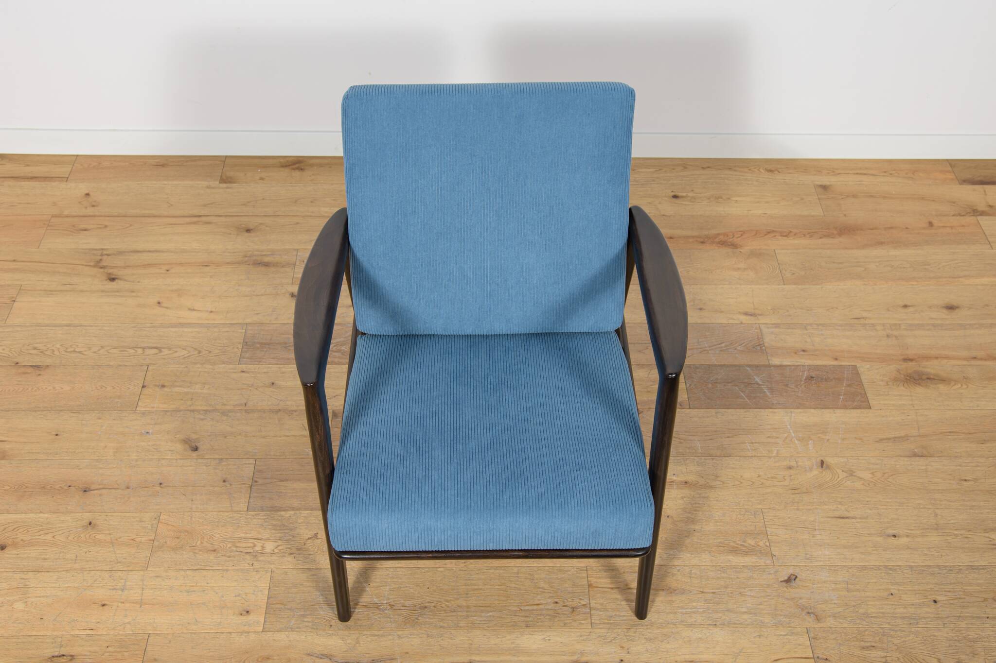 Model 300-139 Mid Century Modern Armchair from Swarzędz Furniture Factory.