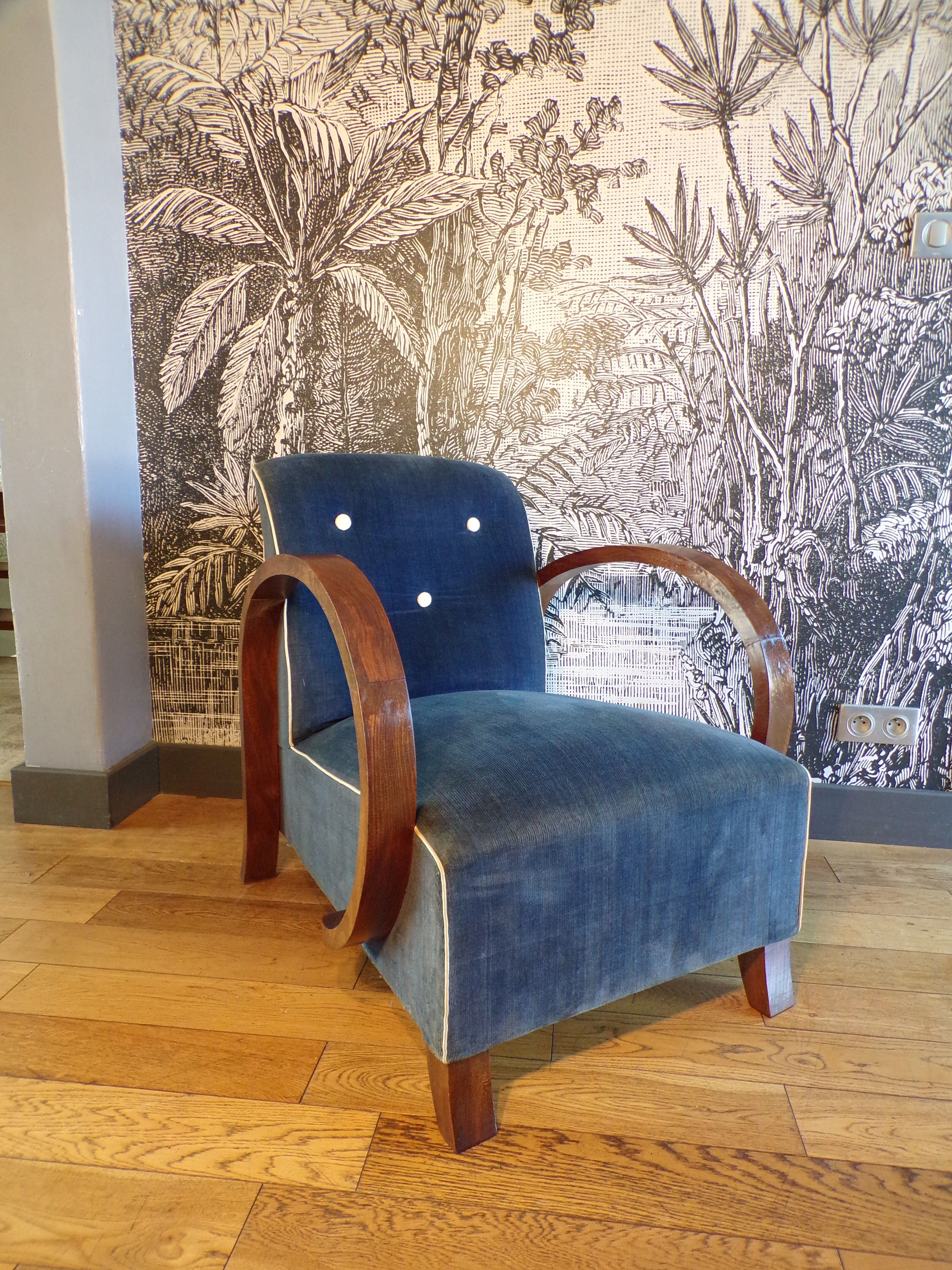 Art Deco armchair in blue velvet