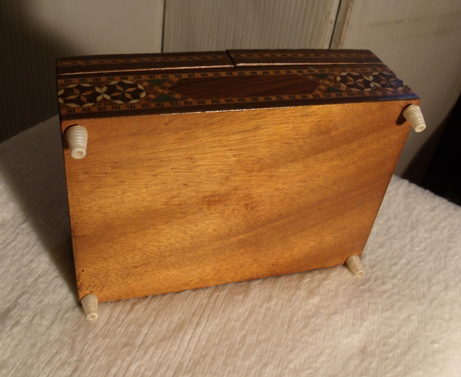 Box in wood marquetry with inclusion