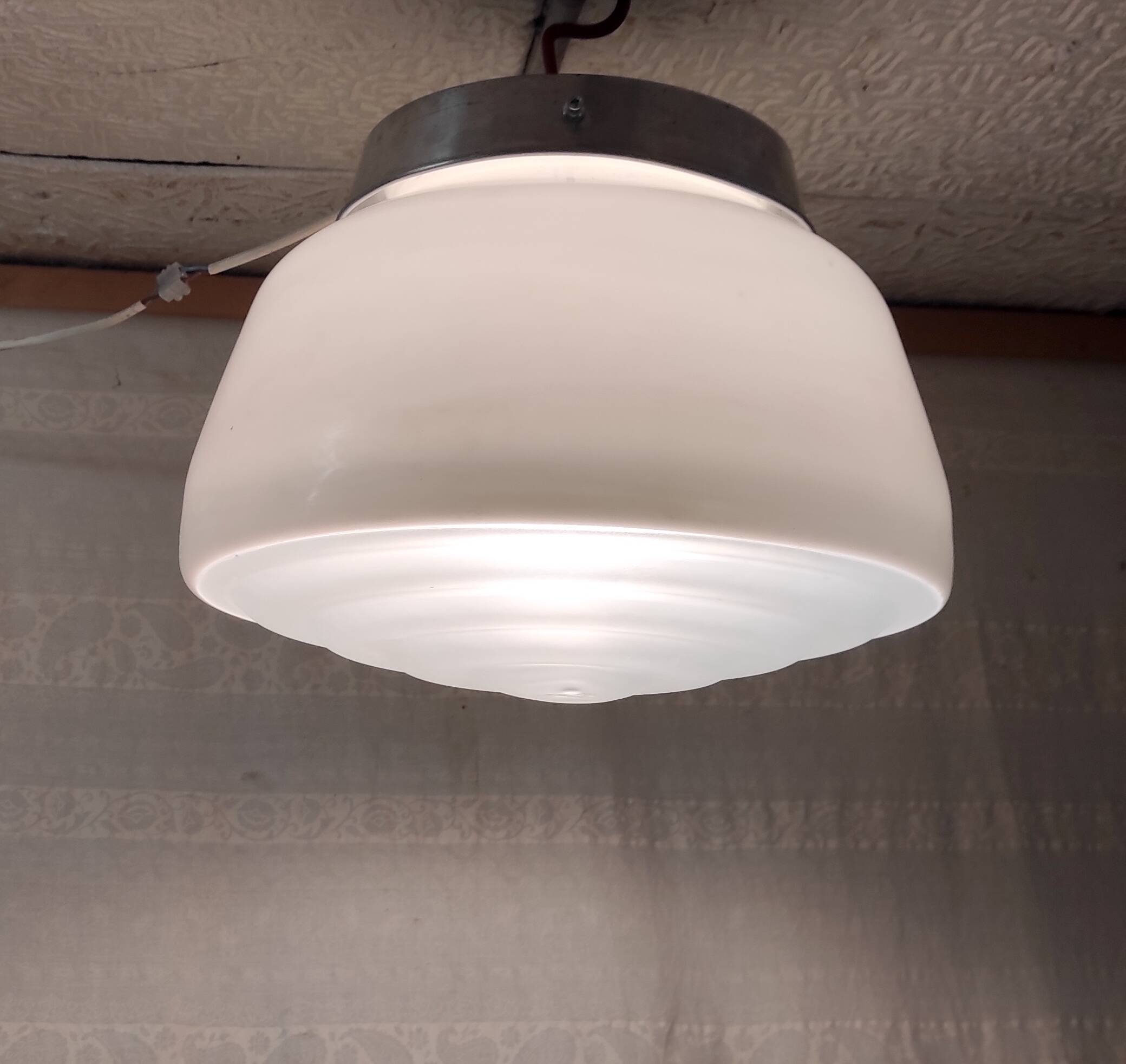 Plafonnier XXL style industriel globe opaline - mid. XXème