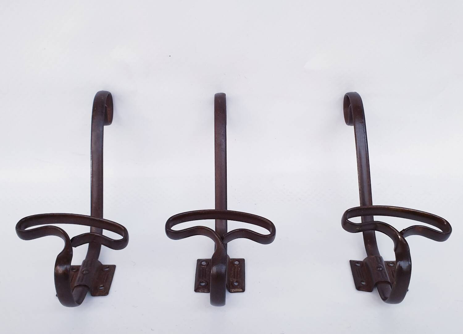 3 patères murales en fer forgé vintage