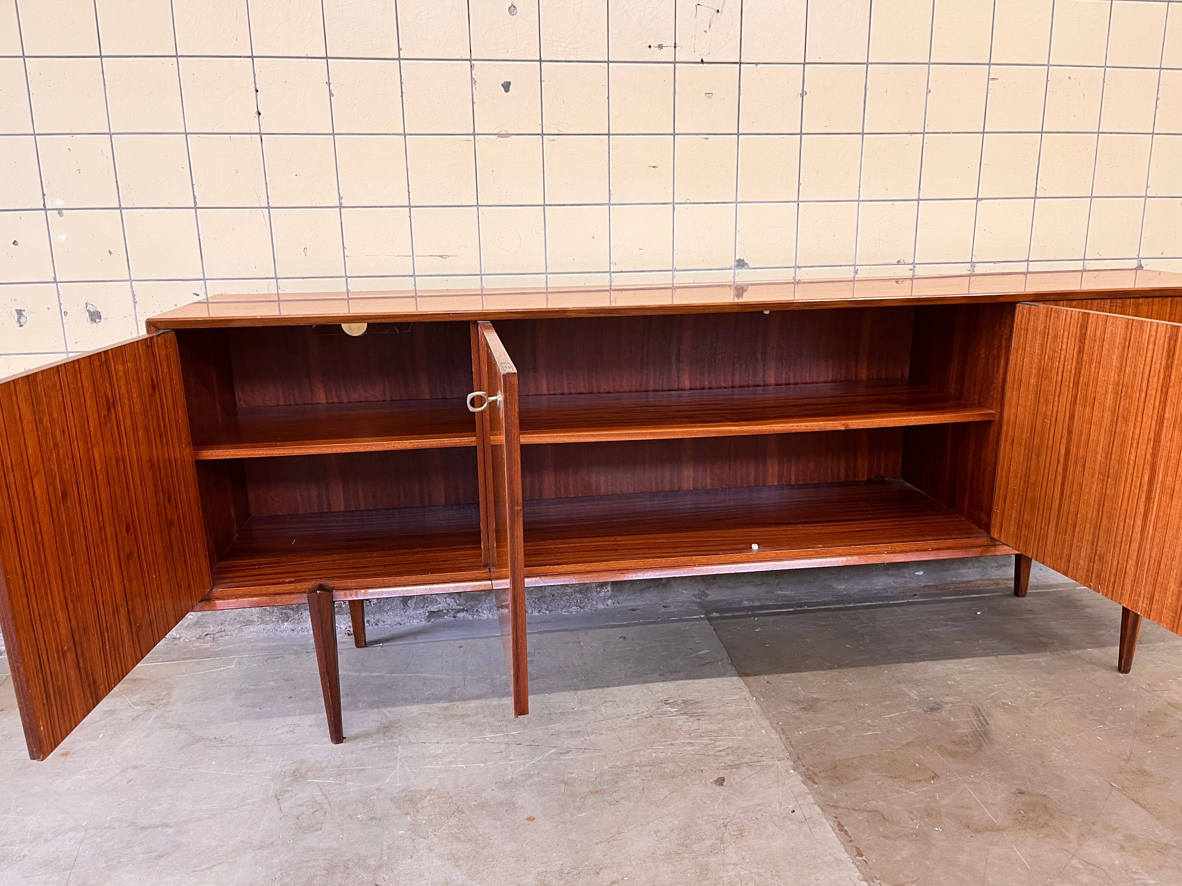Buffet laqué de Van Pelt