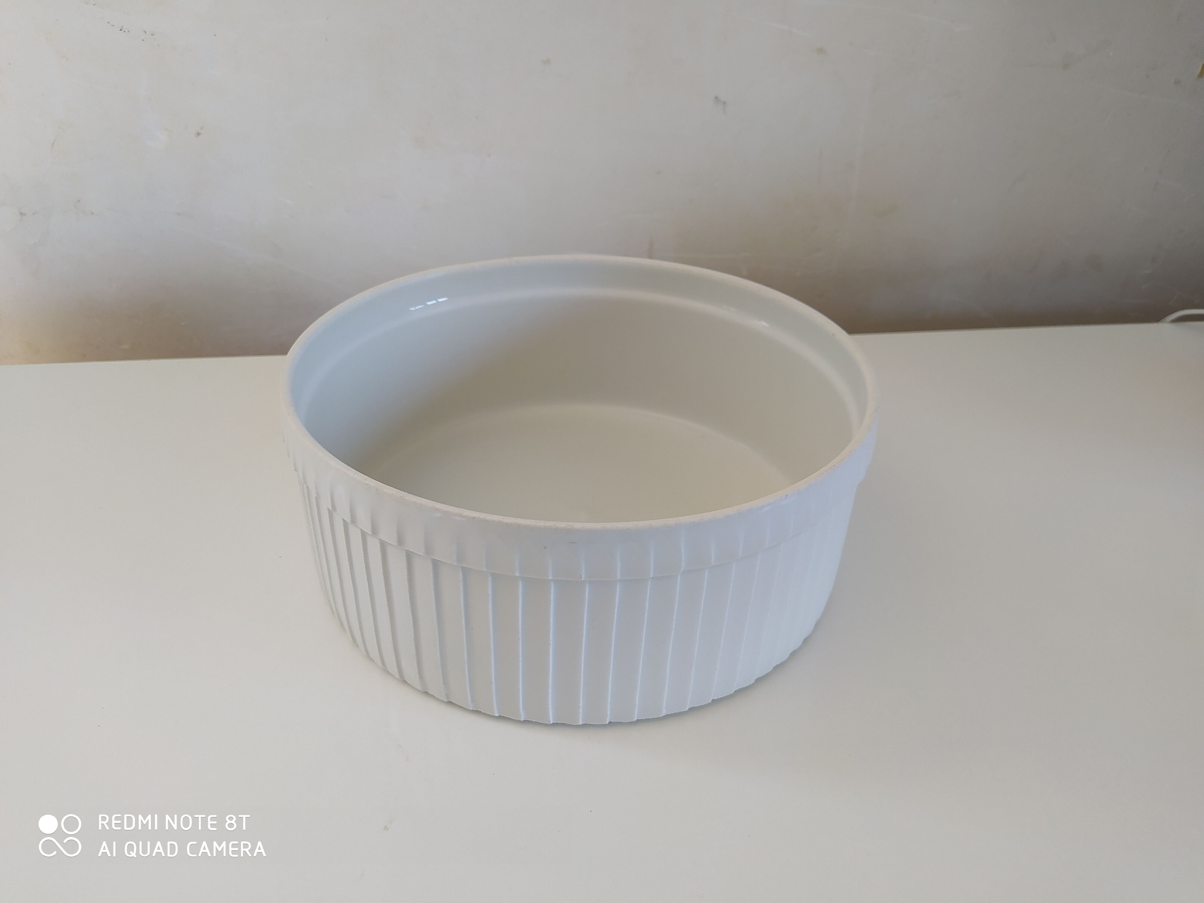 Blown mold, cake, porcelain bowl of PILLIVUYT