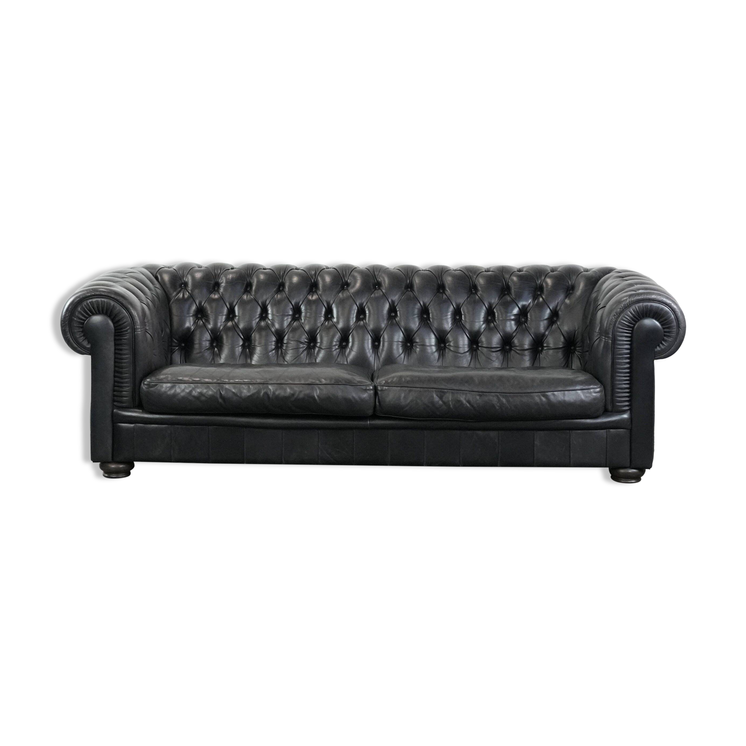 Black chesterfield 3-seater sofa made of cowhide leather in English style