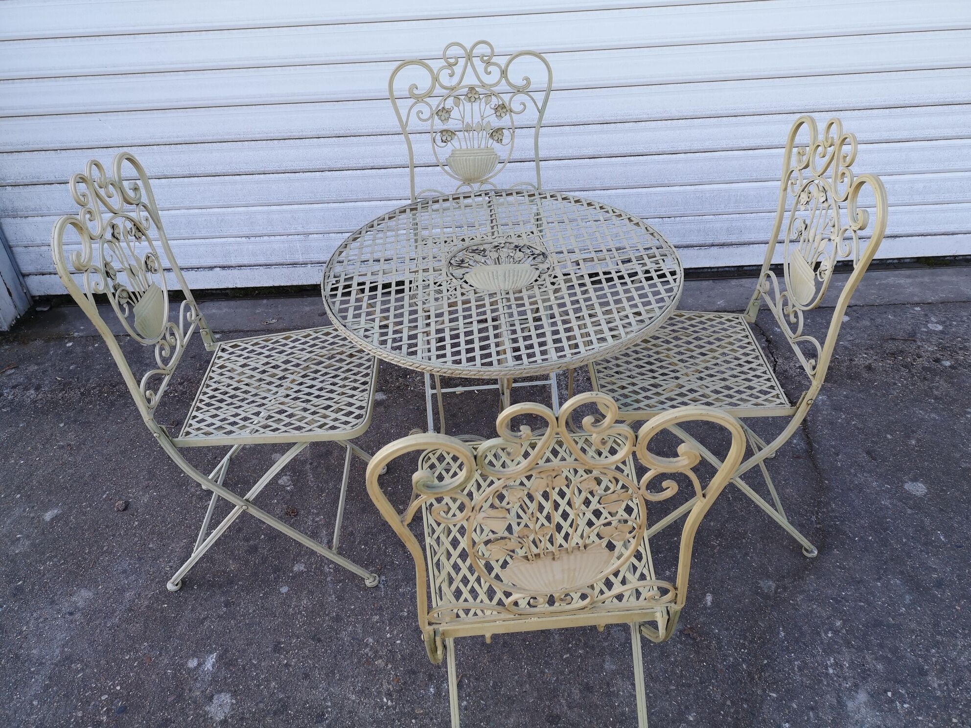 wrought iron garden lounge