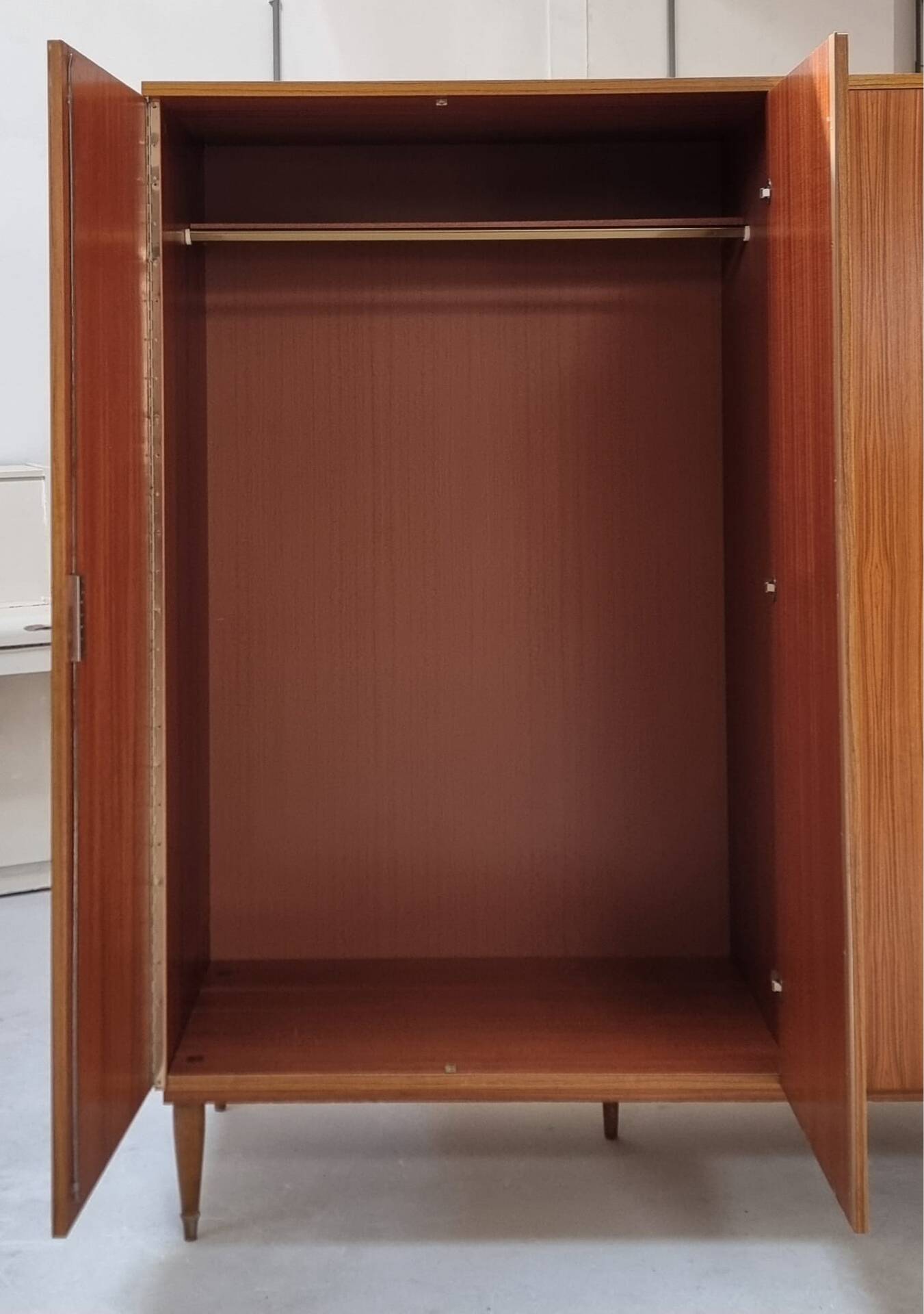 Armoire du milieu du siècle