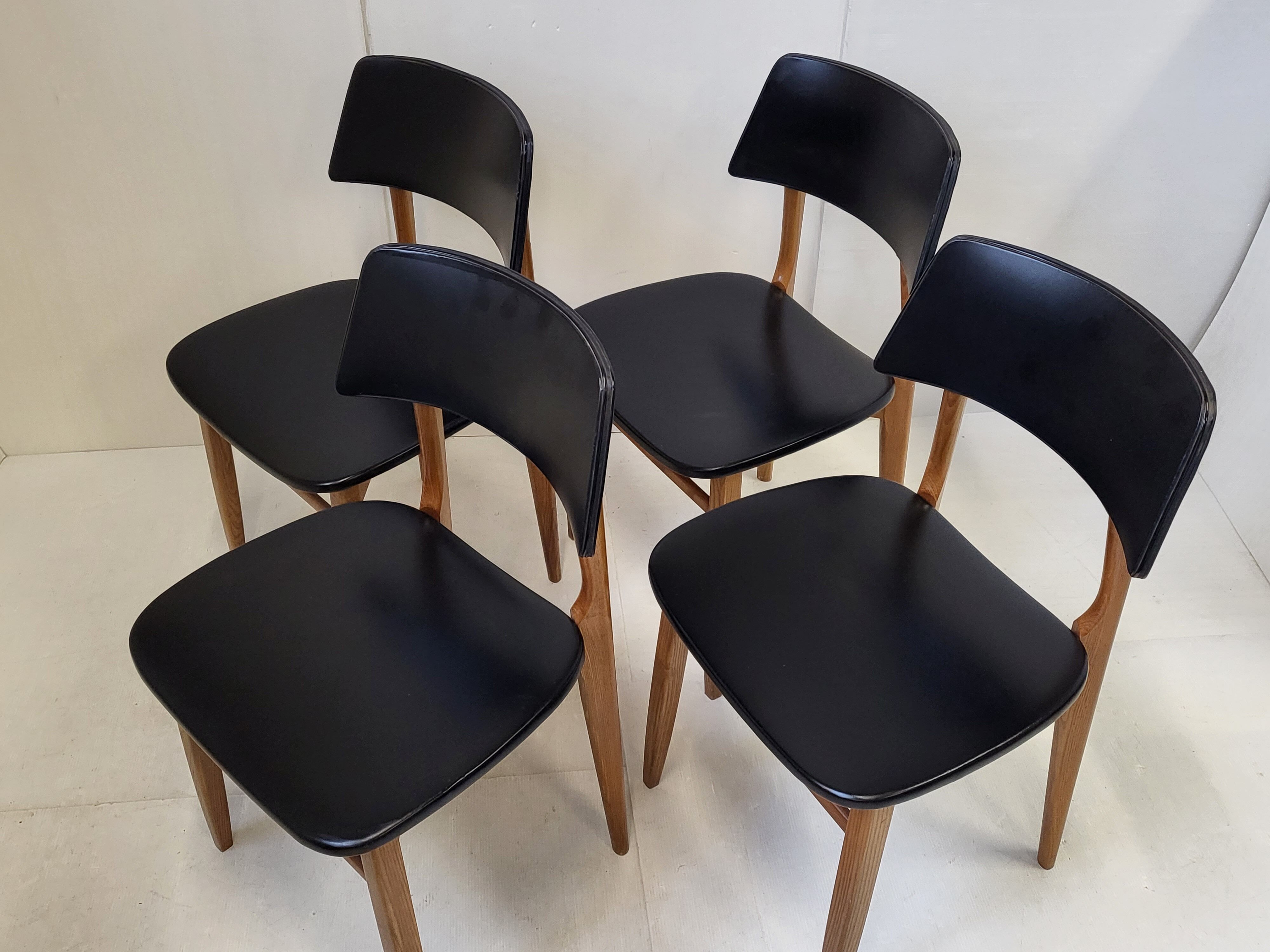 Suite of 4 vintage chairs 1960