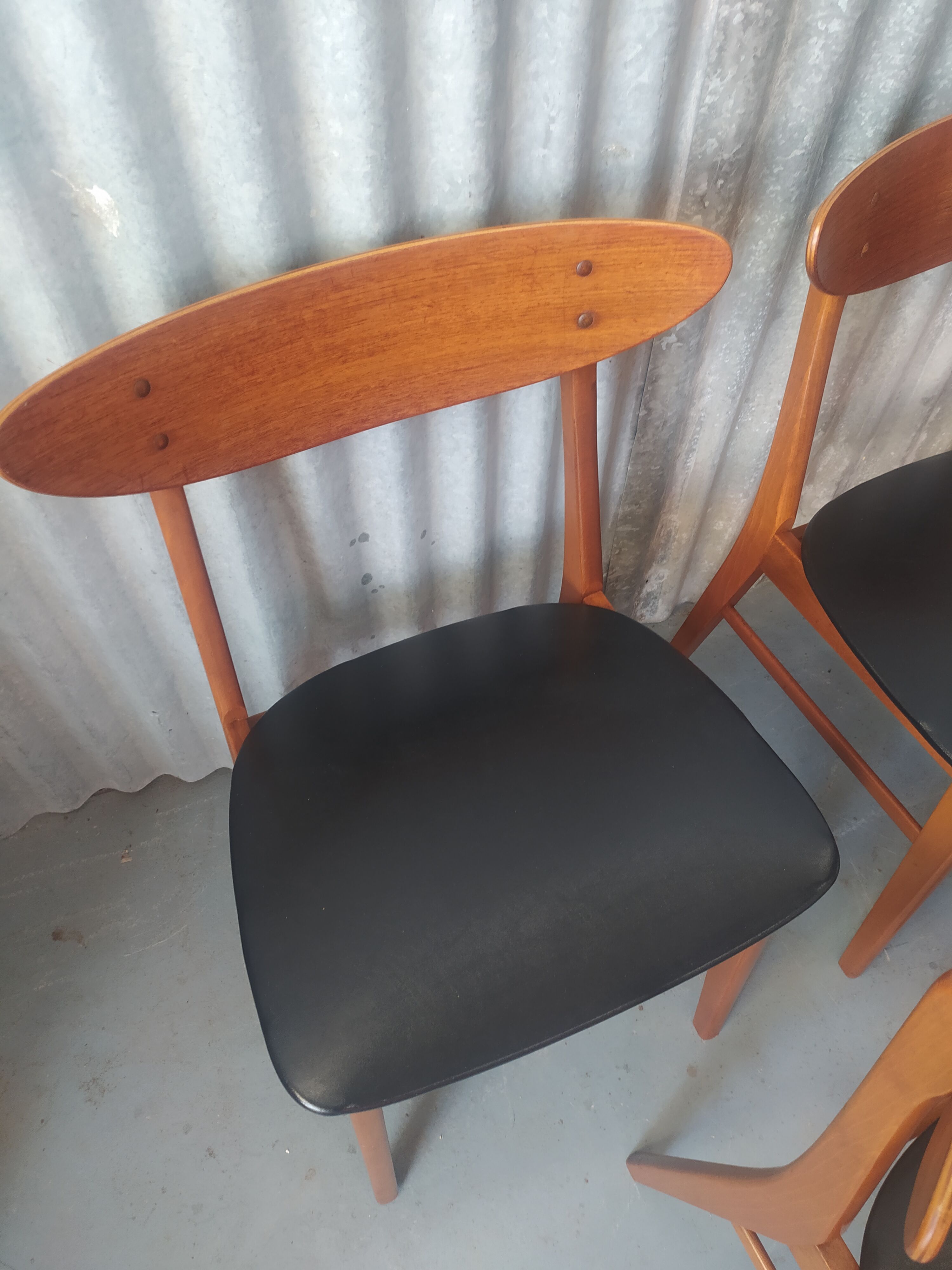 Suite de 6 chaises n°210 en teck Farstrup Mobel
