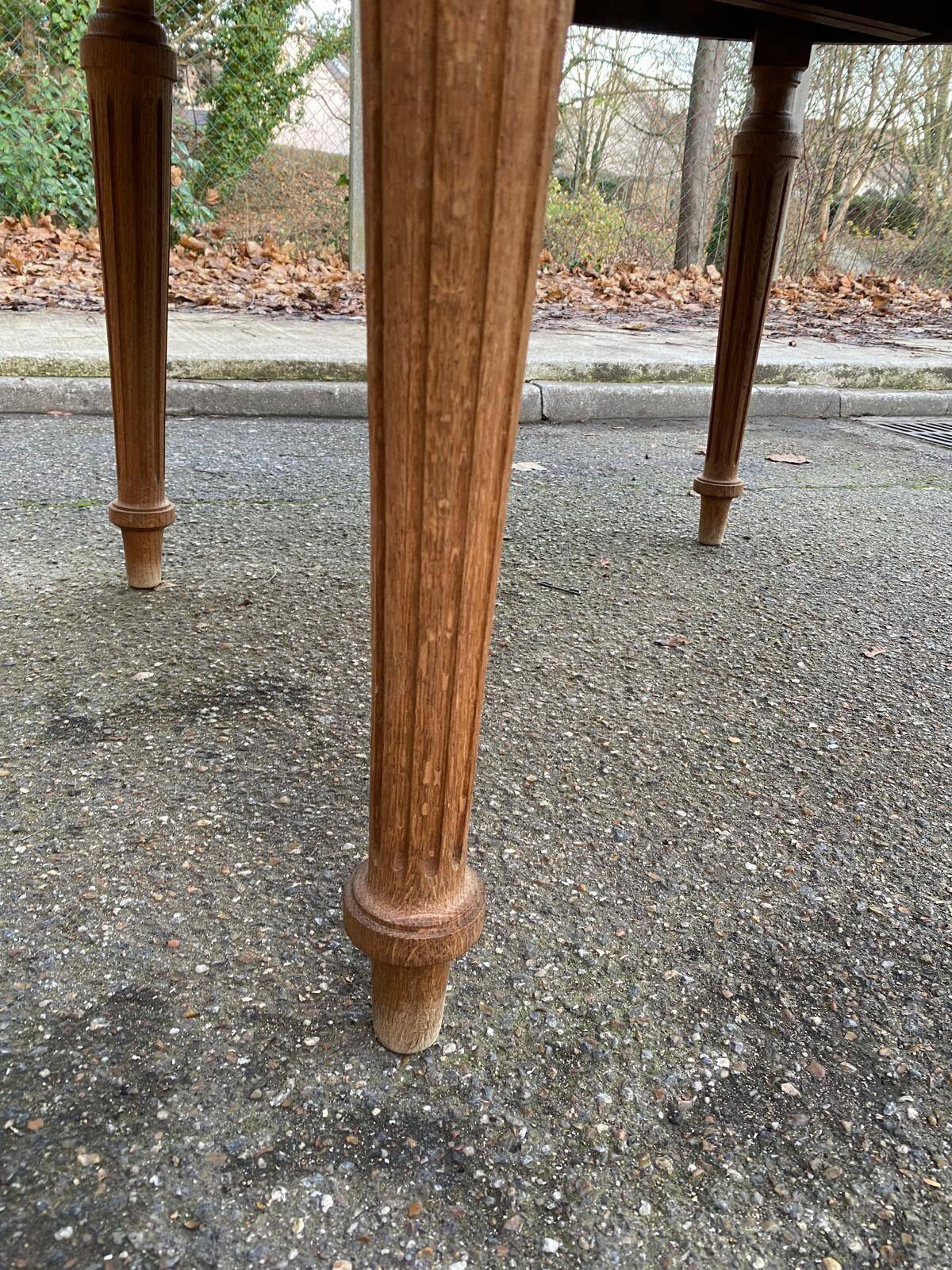 Extendable round Art Deco dining table, restored in solid oak, circa 1950, 280cm