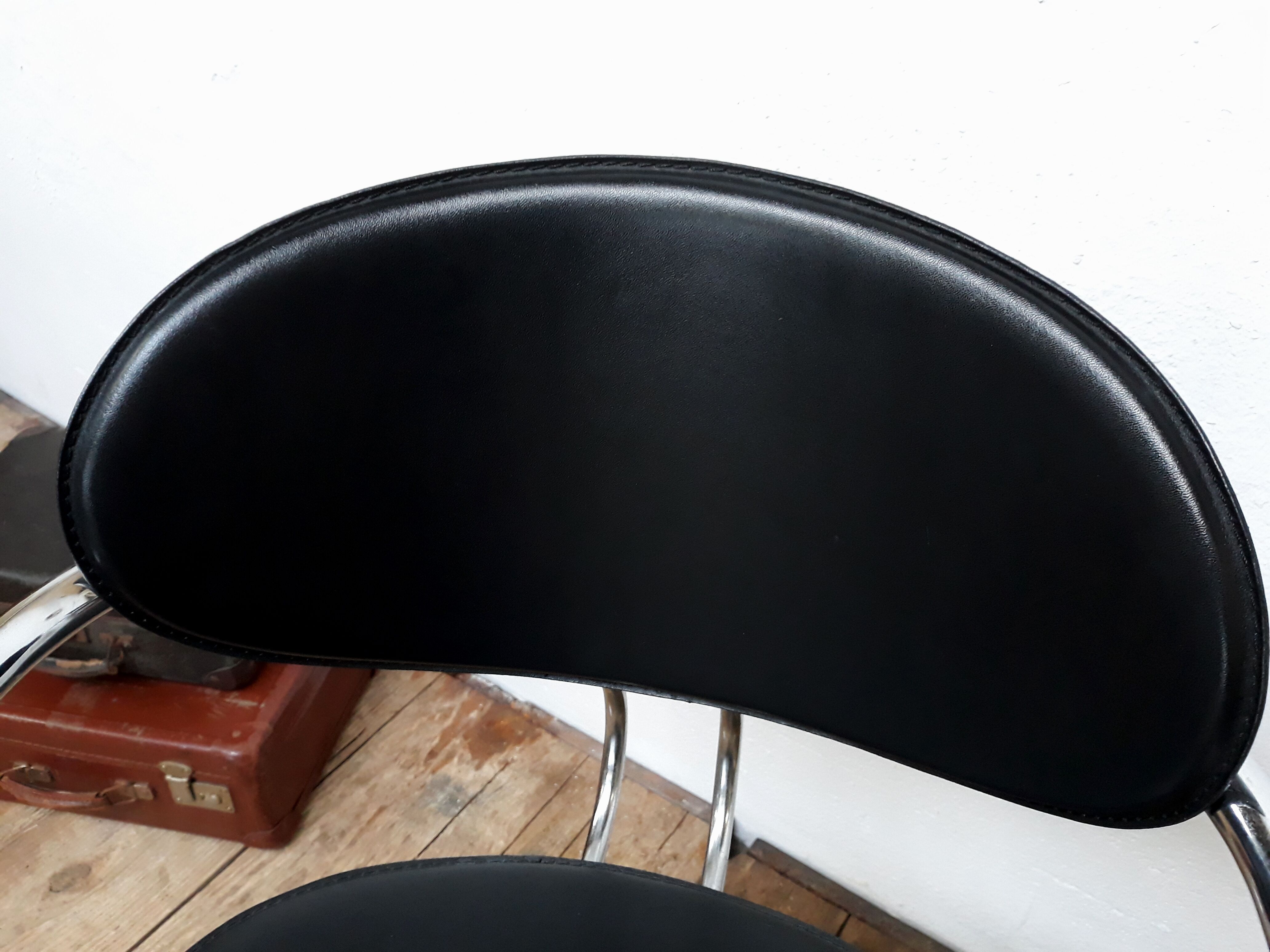 2 armchairs vintage chromed metal and Italian design leather