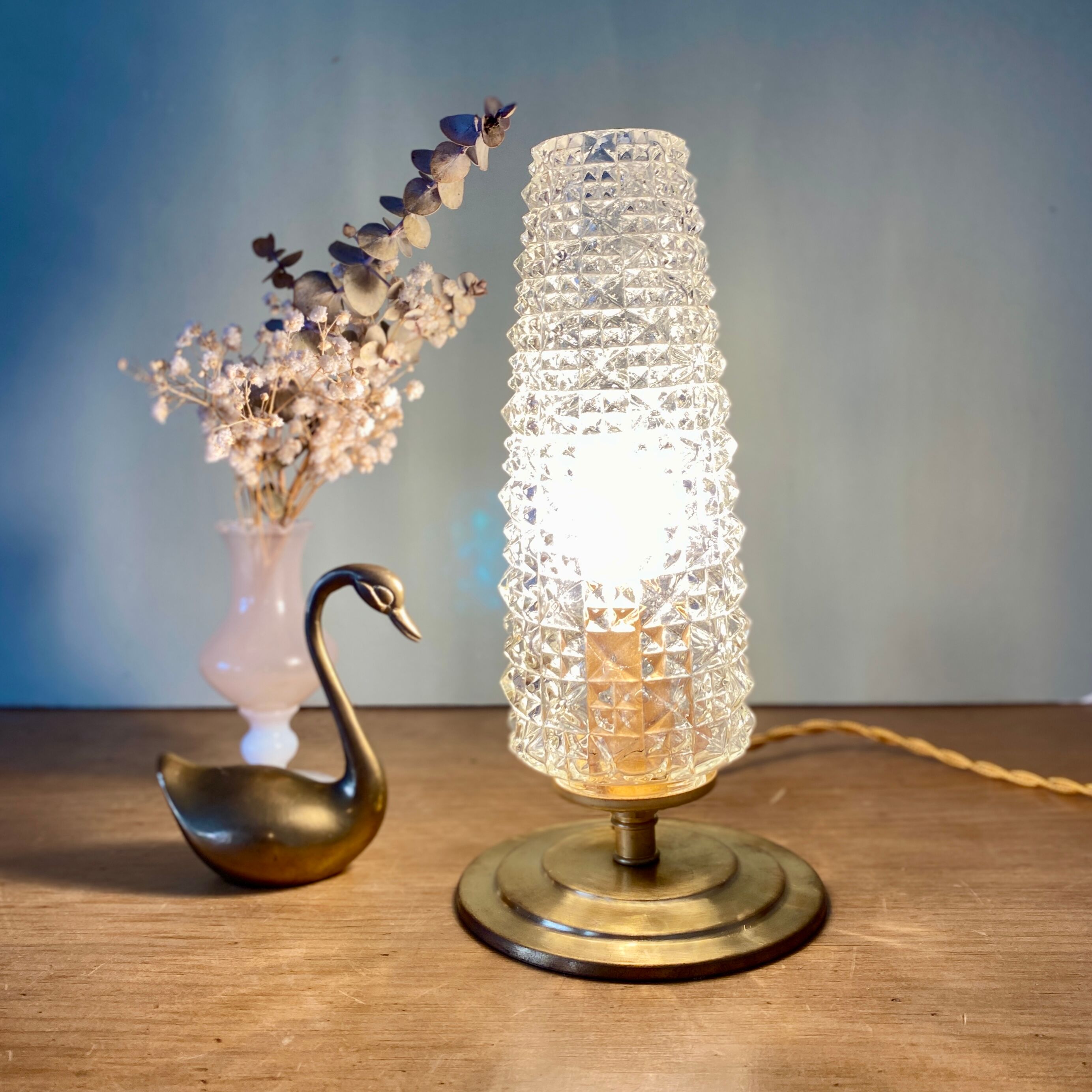 Vintage tulip table lamp in molded glass
