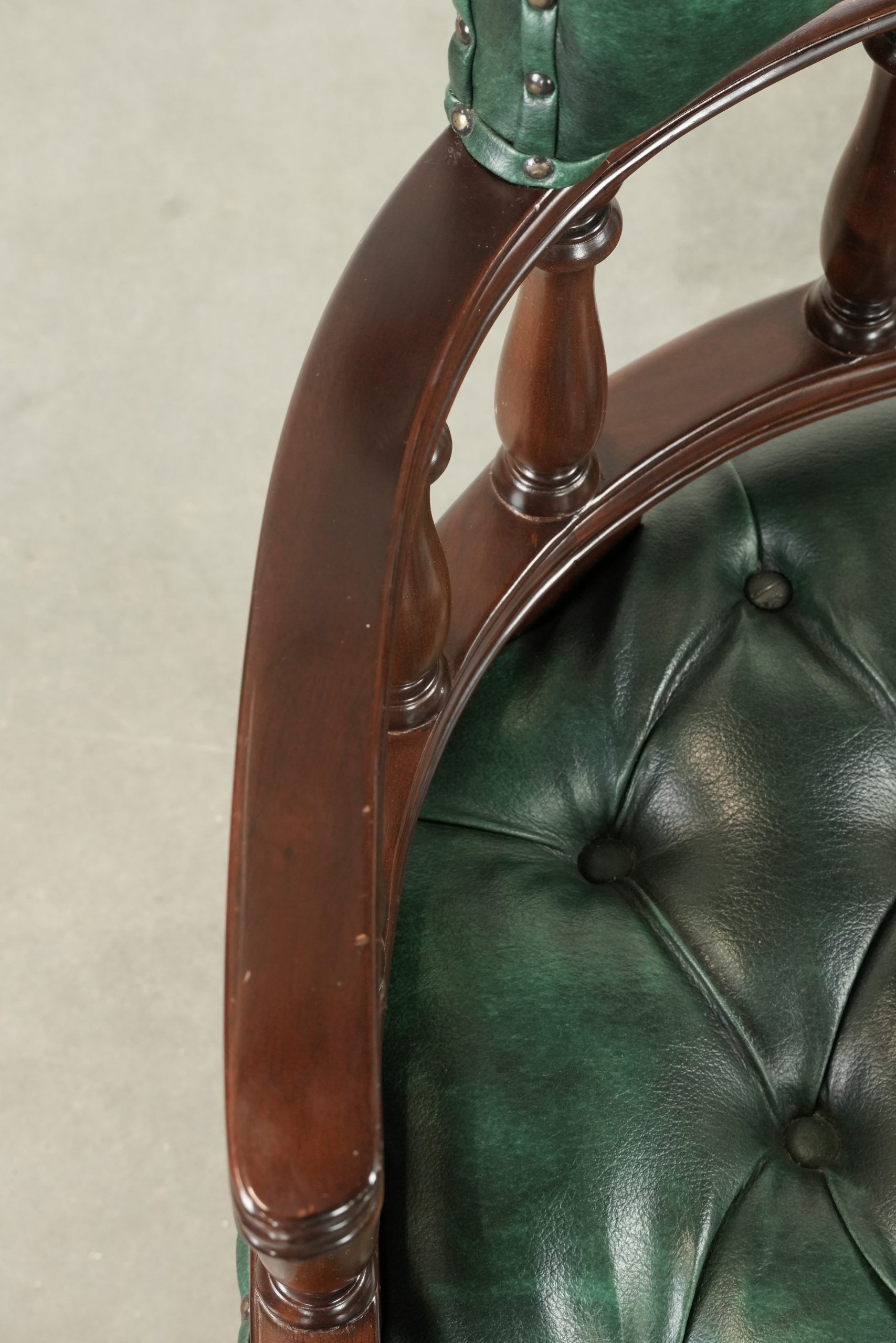 Chaise de bureau Chesterfield de style anglais en cuir vert
