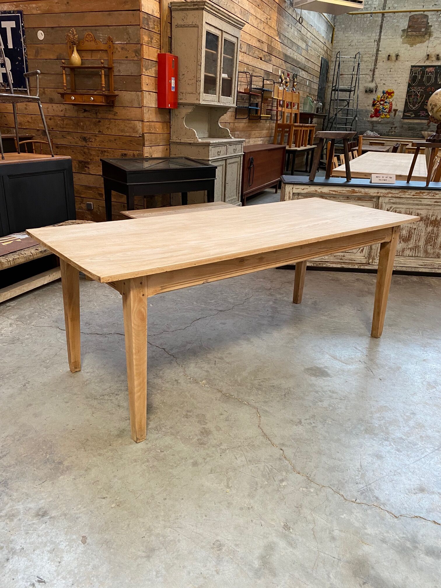 Elm farmhouse table spindle legs