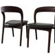 2 chaises en bois massif