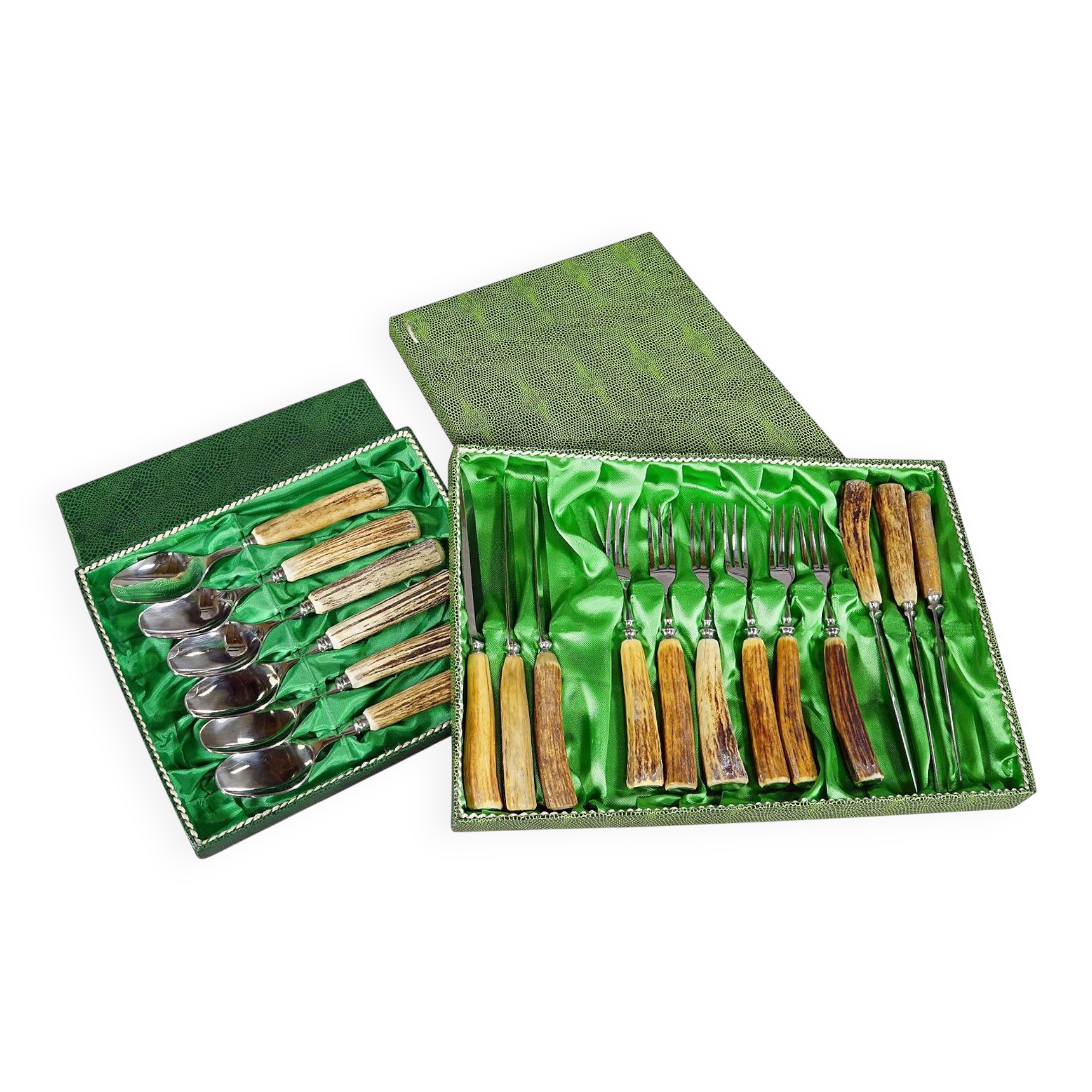 Vintage stainless steel and horn table service for 6 people, Germany 1950s.