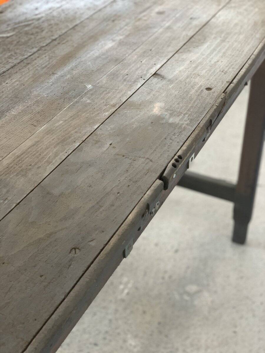 Table haute d'atelier aéronautique