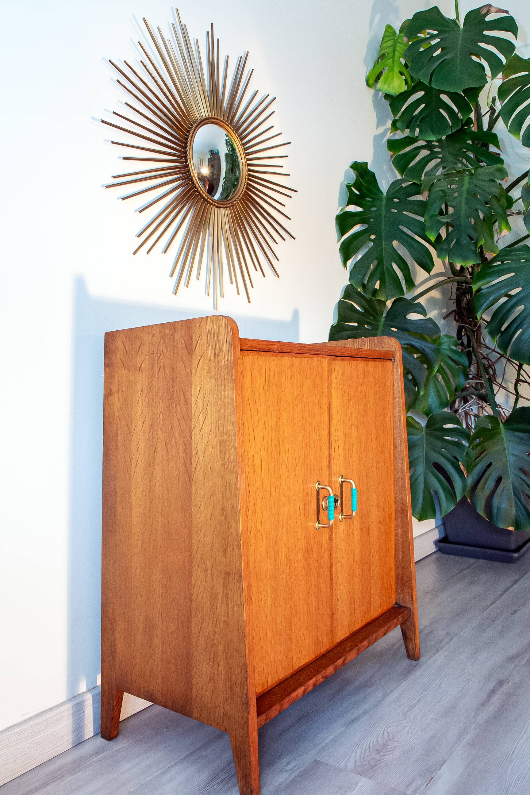Buffet with fin profile, brass handles and scoubidou, 1950s.