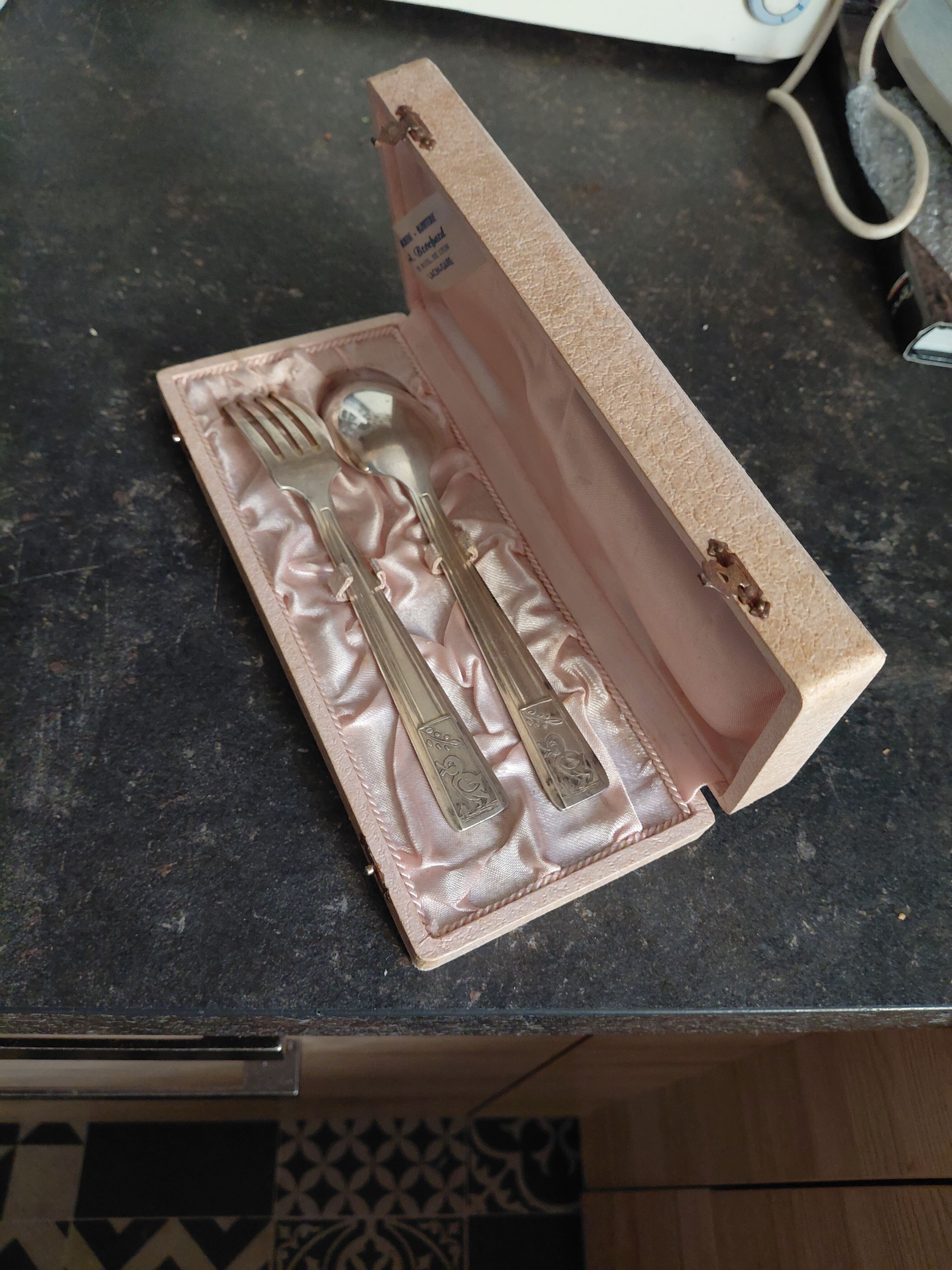 Children's cutlery in silver-plated metal