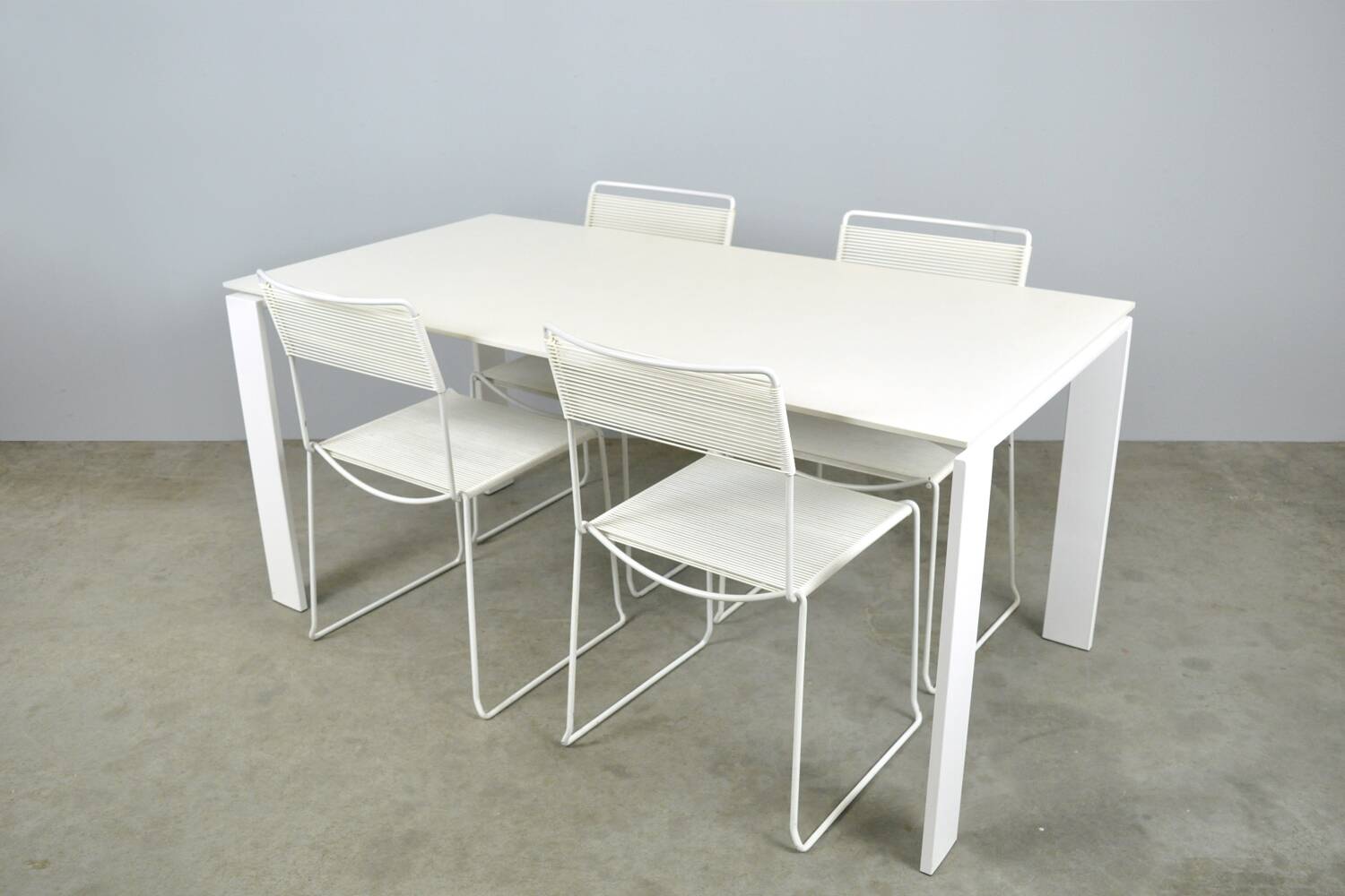 KARTELL / Table à manger italienne moderne vintage blanche / Ferruccio Laviani / 2000