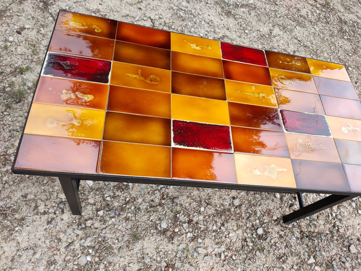 Coffee table in ceramic