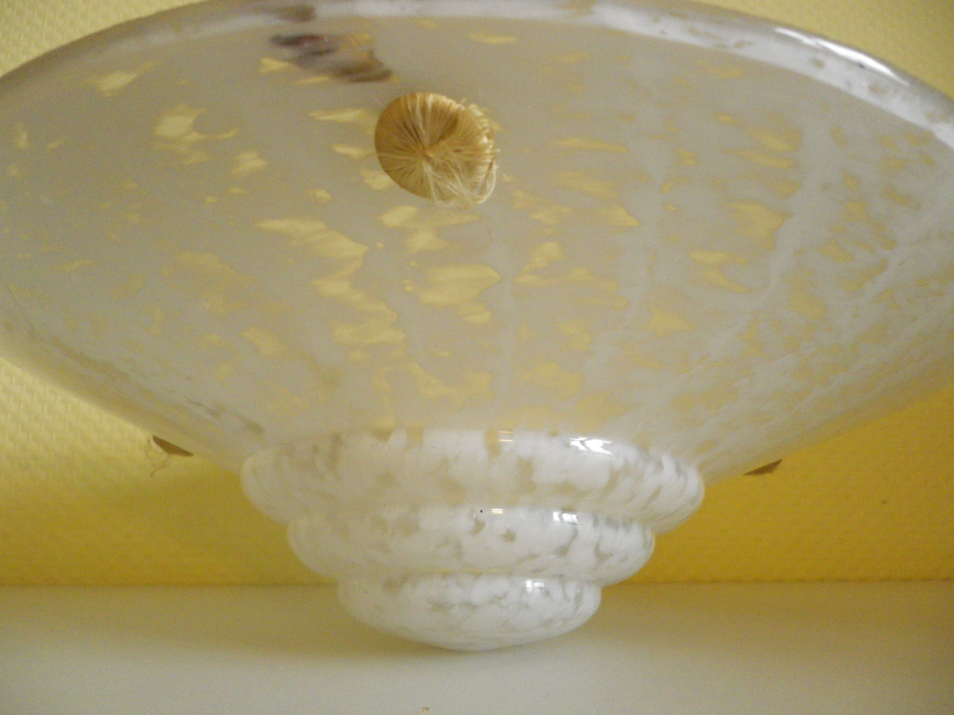 Suspension en opaline blanche  années 1940