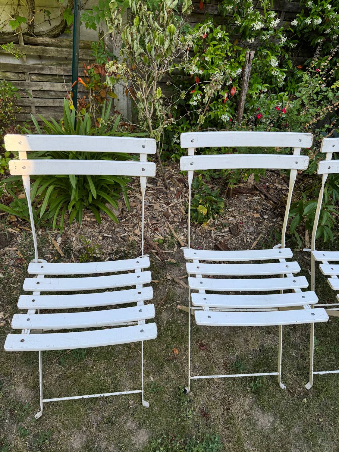 Set of 4 vintage folding chairs in metal and wood