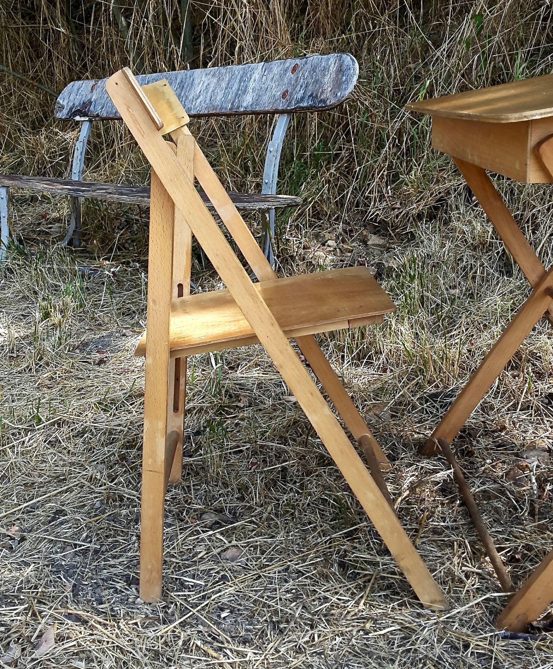 Bureau enfant en bois avec sa chaise pliante