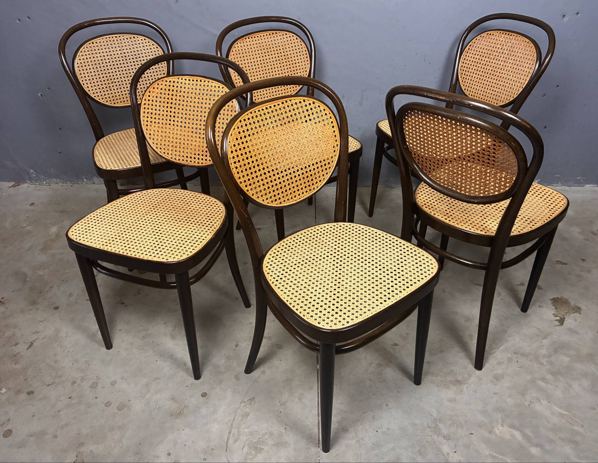 Thonet 215r 6 chairs, classic design