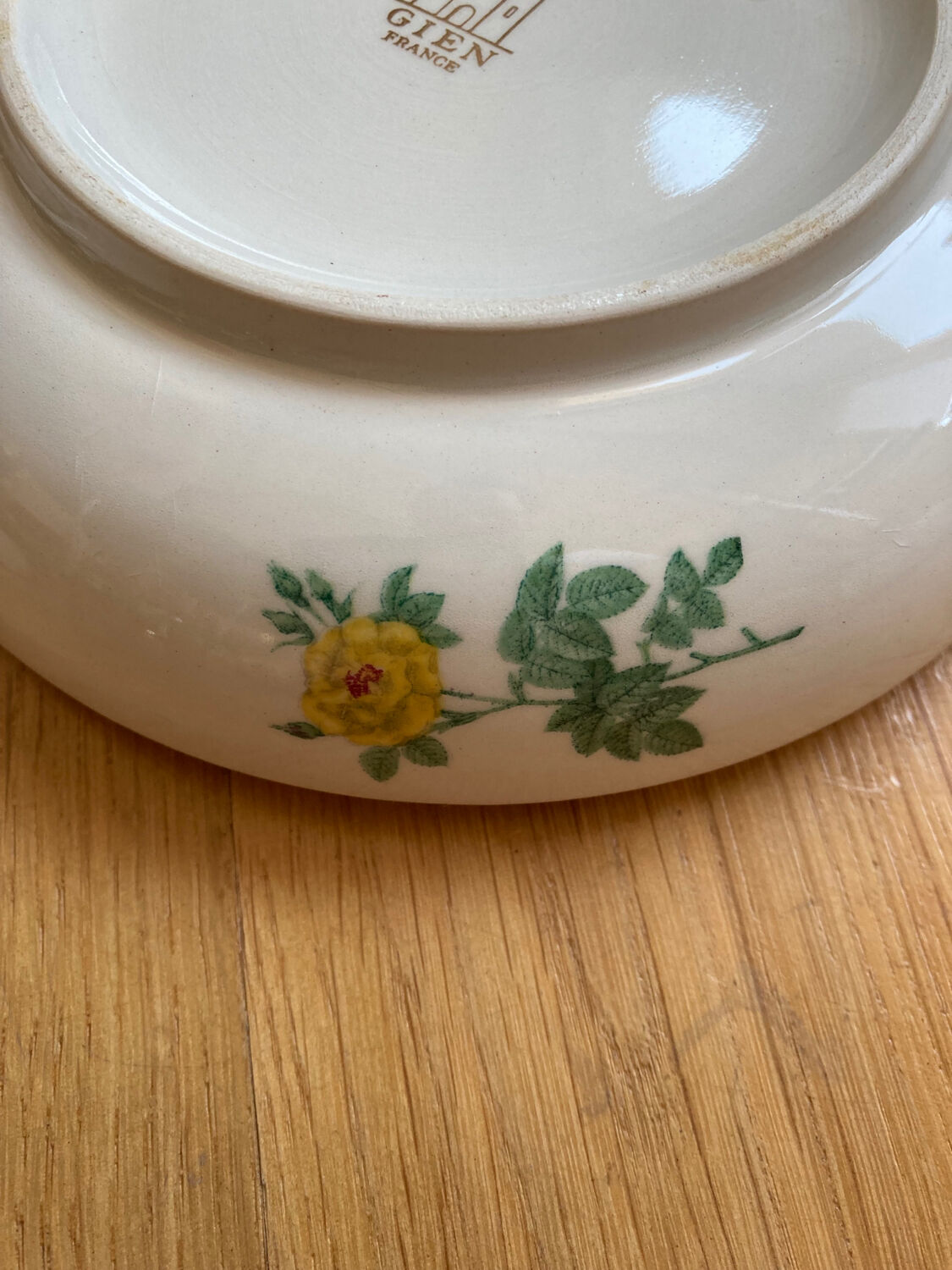 Bonbonnière / Gien earthenware box with pink motif