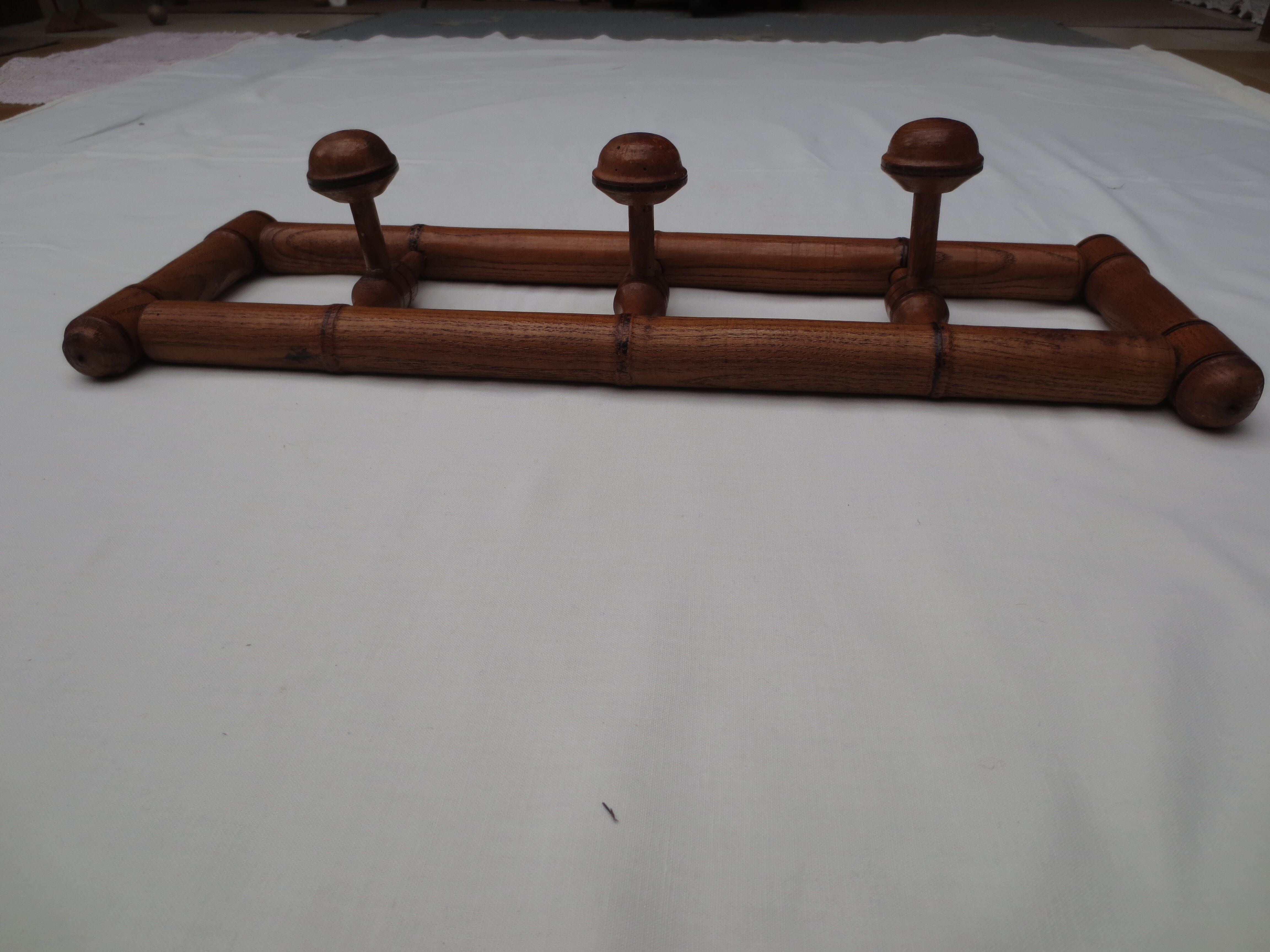 Ancien porte manteaux en bois  3 têtes