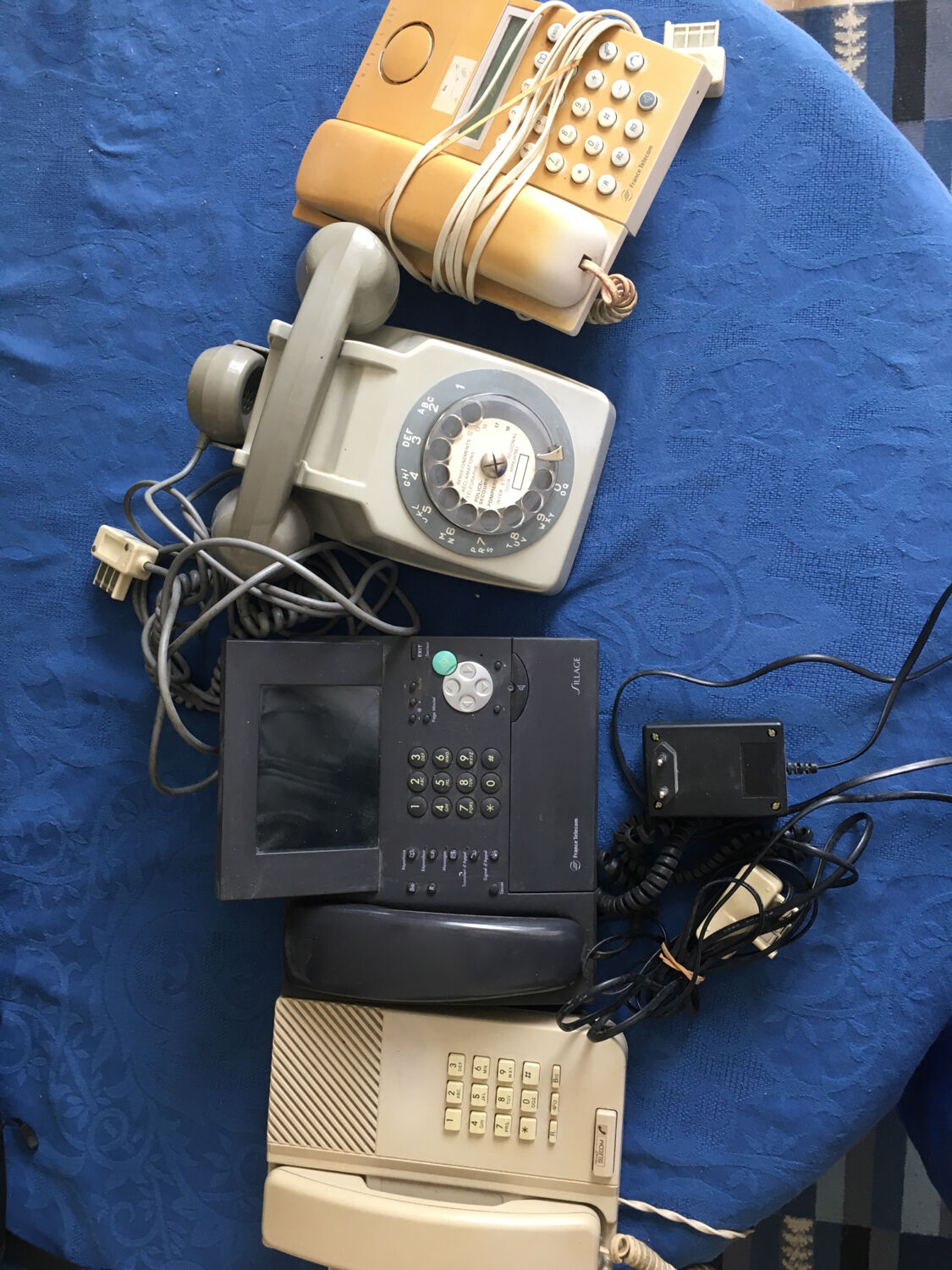 Lot de 4 telephones vintage