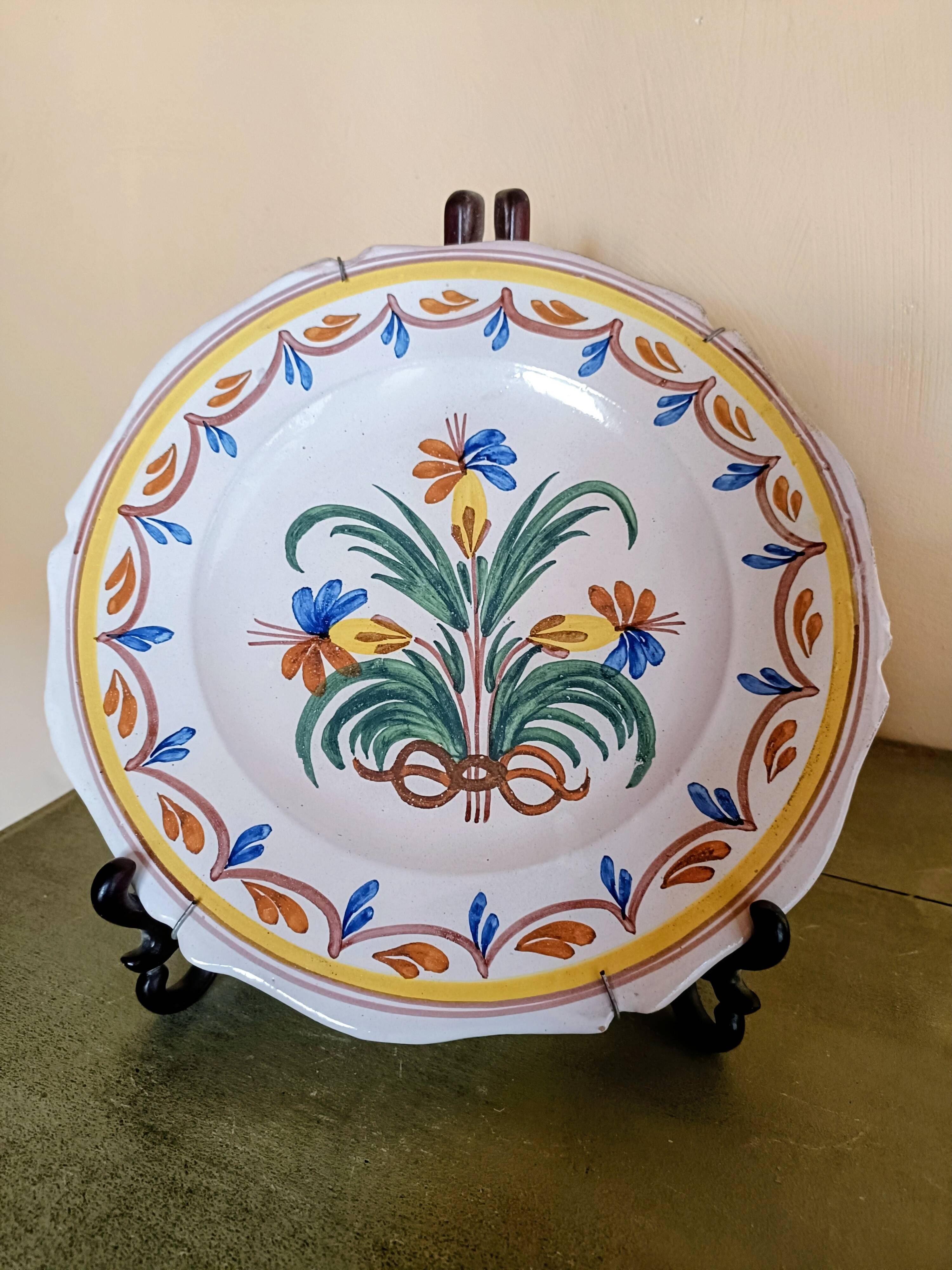 Assiette en faïence Nevers 18è