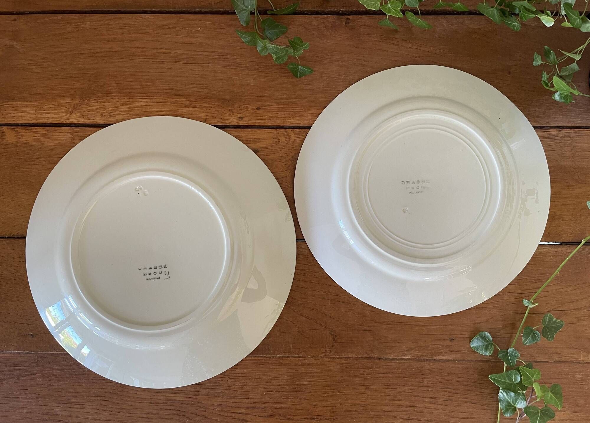 Paire de plats anciens en faïence de Choisy-le-Roi