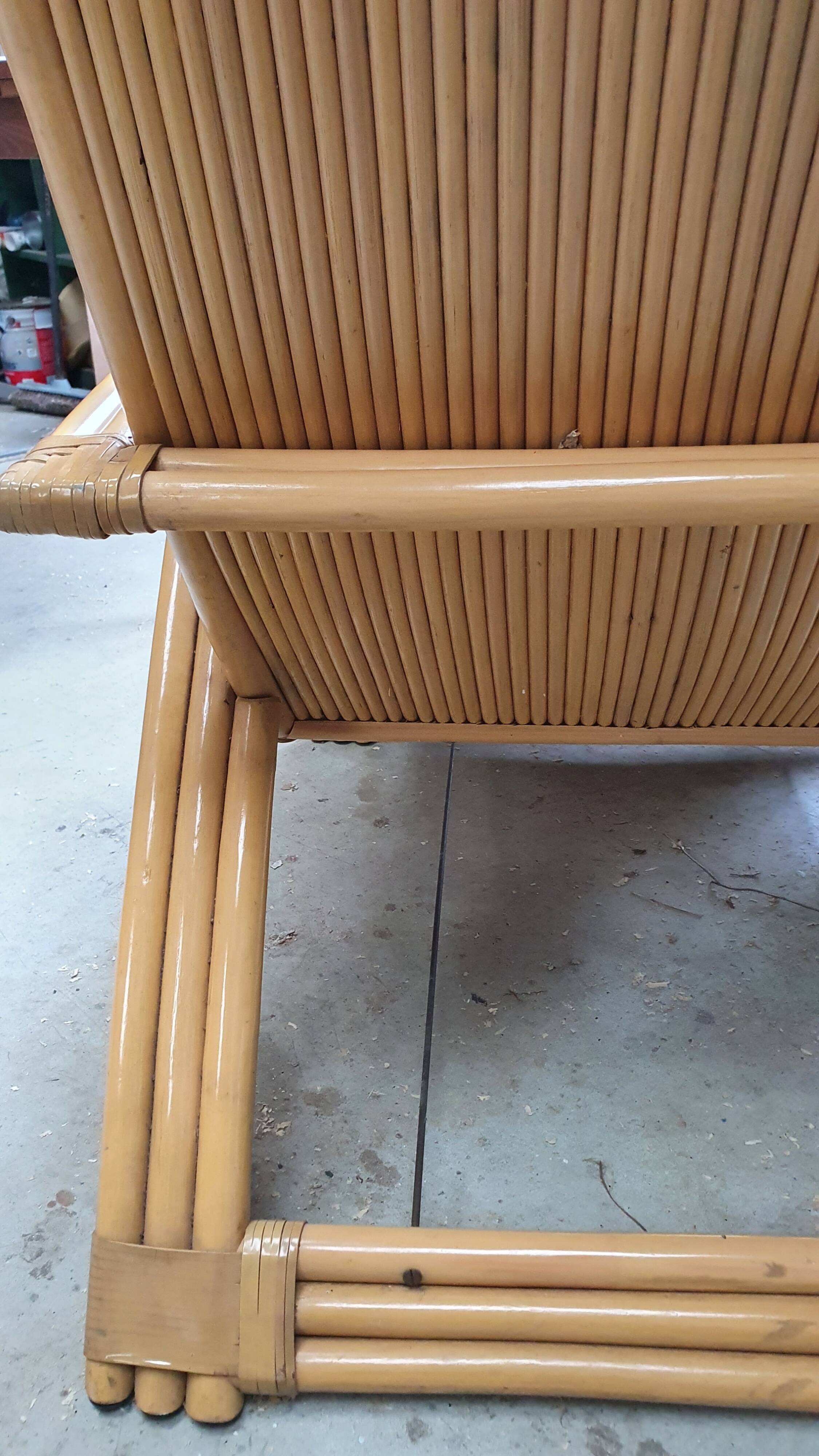 Resting rattan chair - rests feet