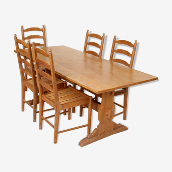 Dining table and 5 chairs of vintage Ercol pine refectory
