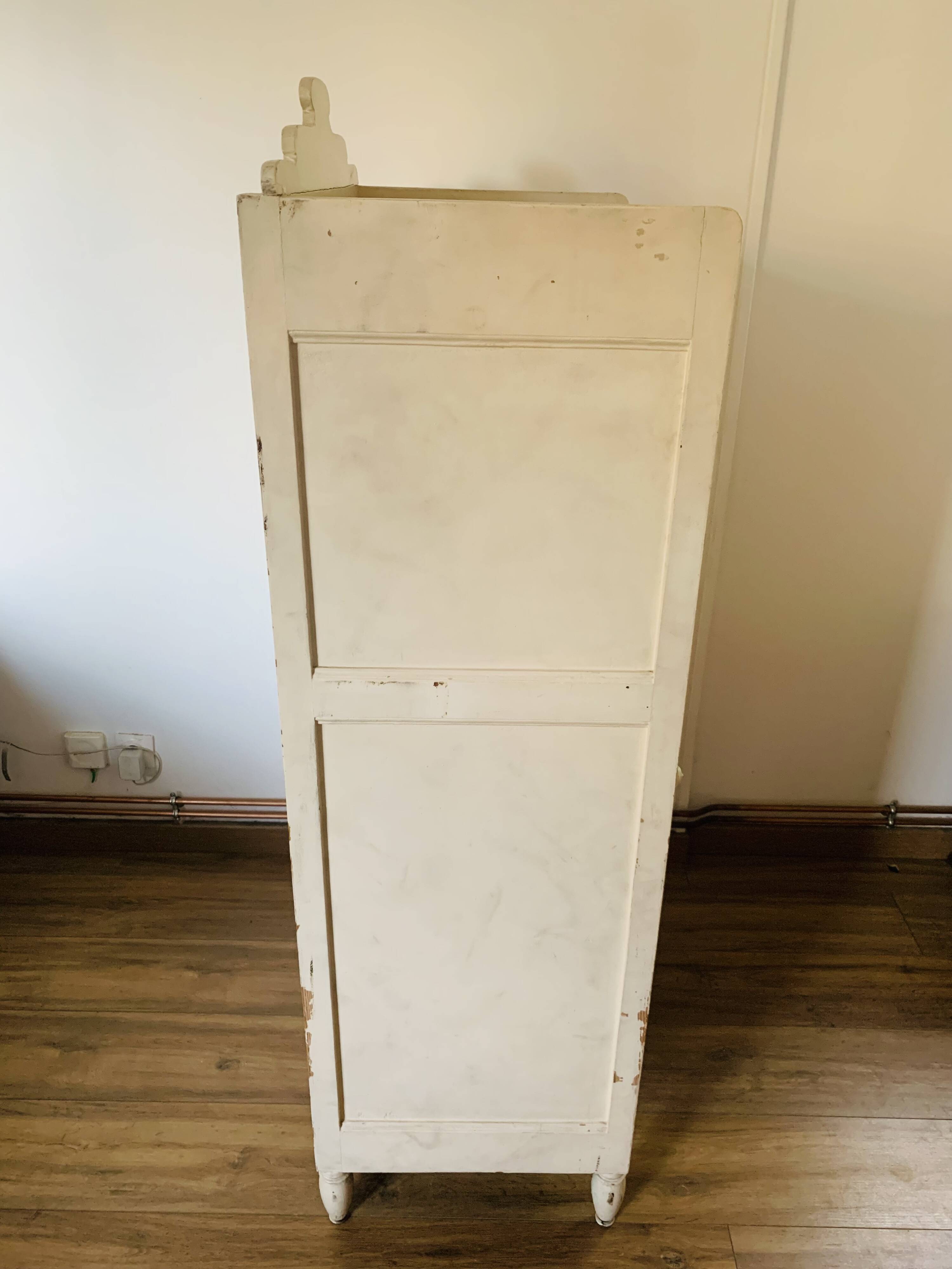 1-door wardrobe with cornice