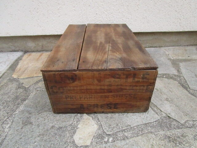 Old wooden crate Nestlé-concentrated milk
