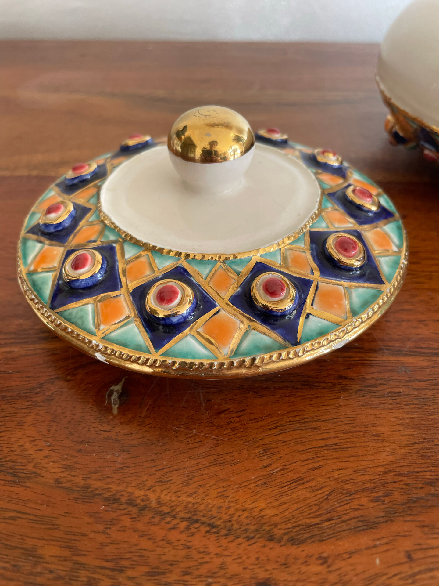 Ceramic bonbonnière