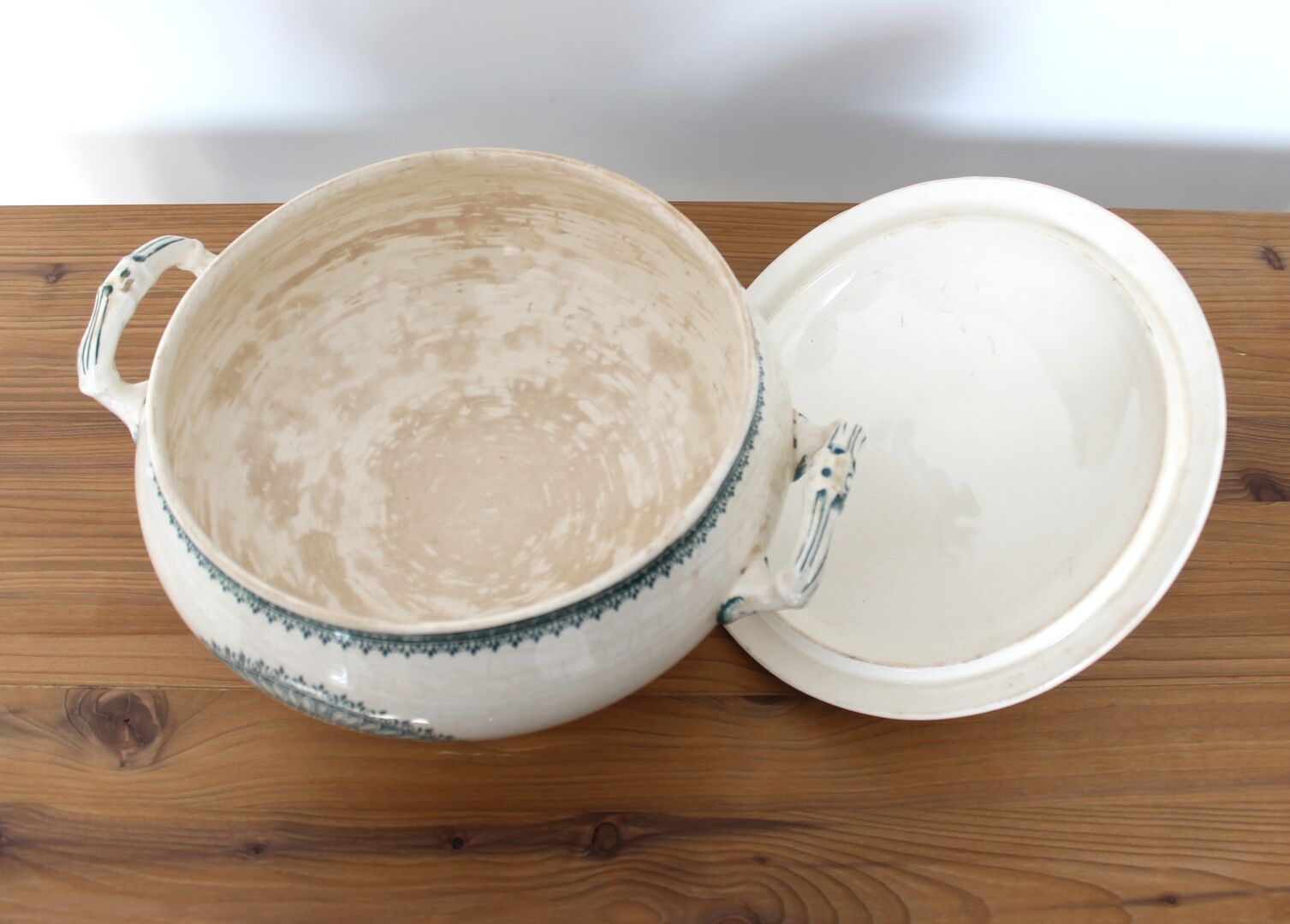 Creil-Montereau earthenware soup pot