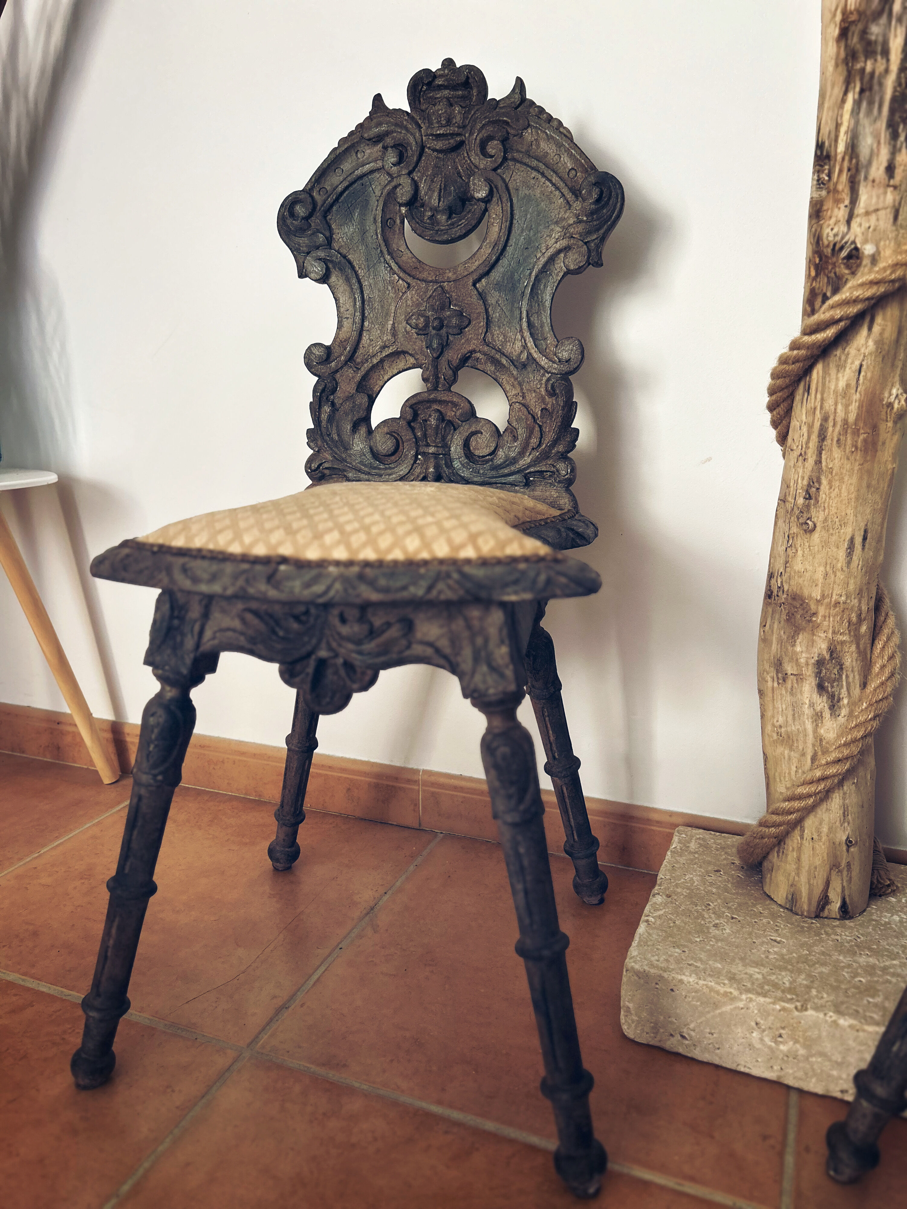 Pair of Louis XIII style chairs in patinated solid oak – piece