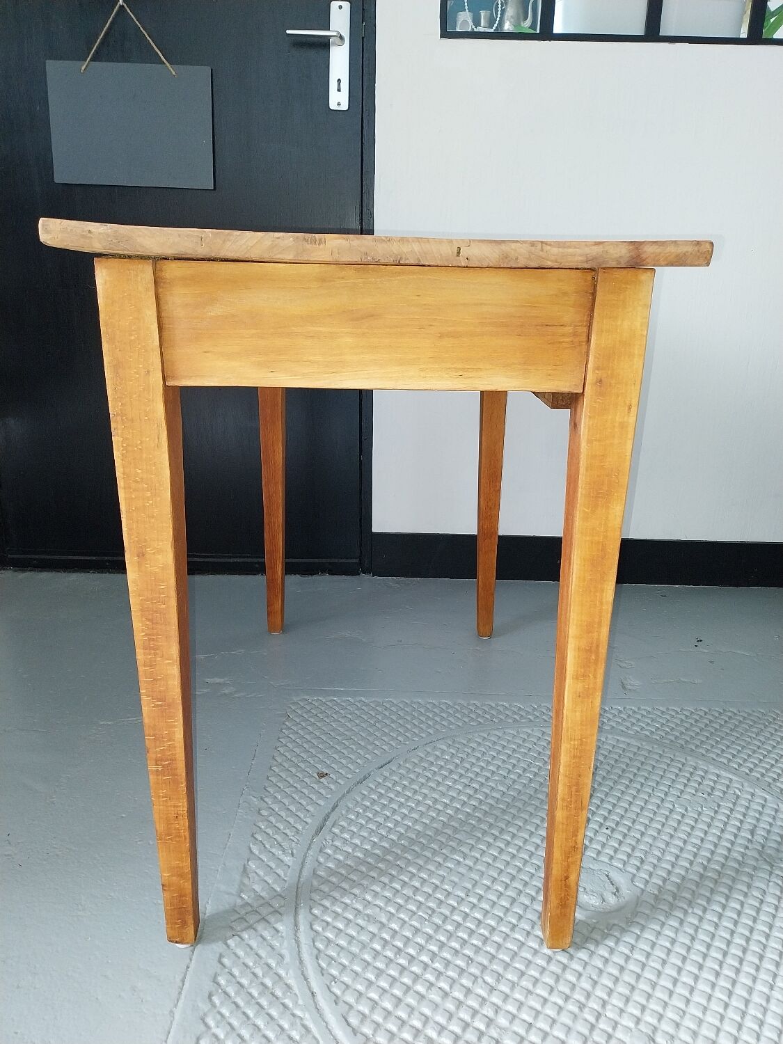 Desk table t